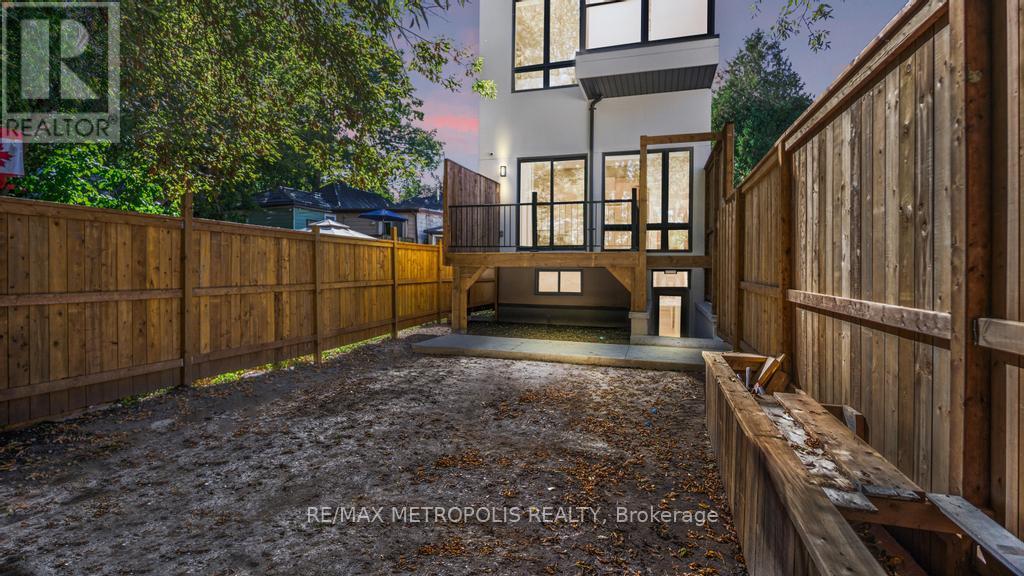 Single Family House for Sale in  KENWORTHY AVENUE Toronto (Oakridge) 