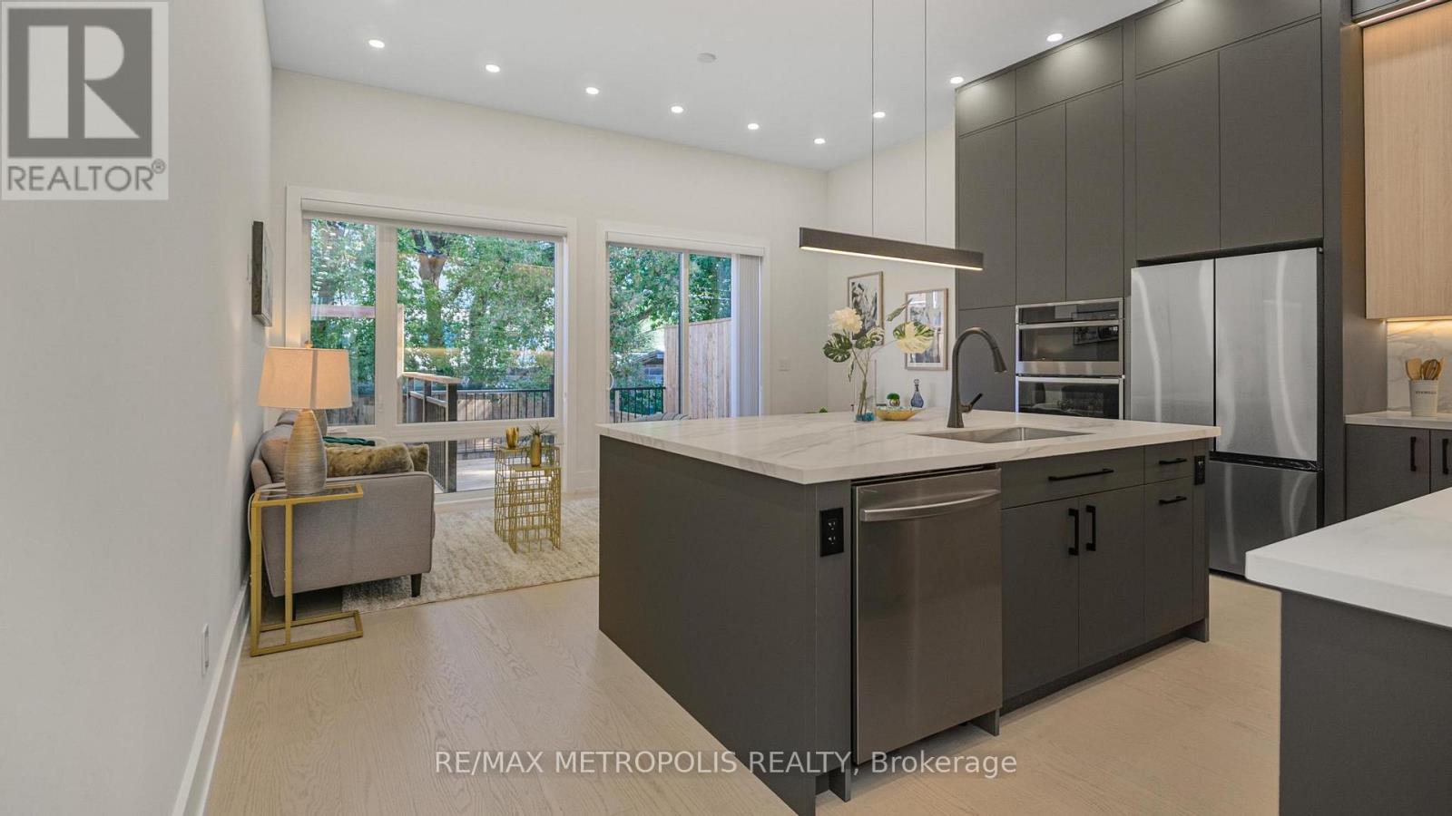 Single Family House for Sale in  KENWORTHY AVENUE Toronto (Oakridge) 