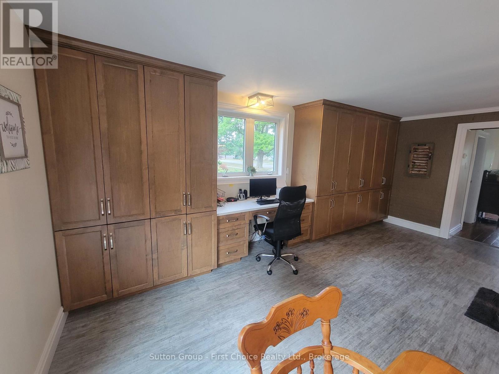 30 KING STREET N - 12