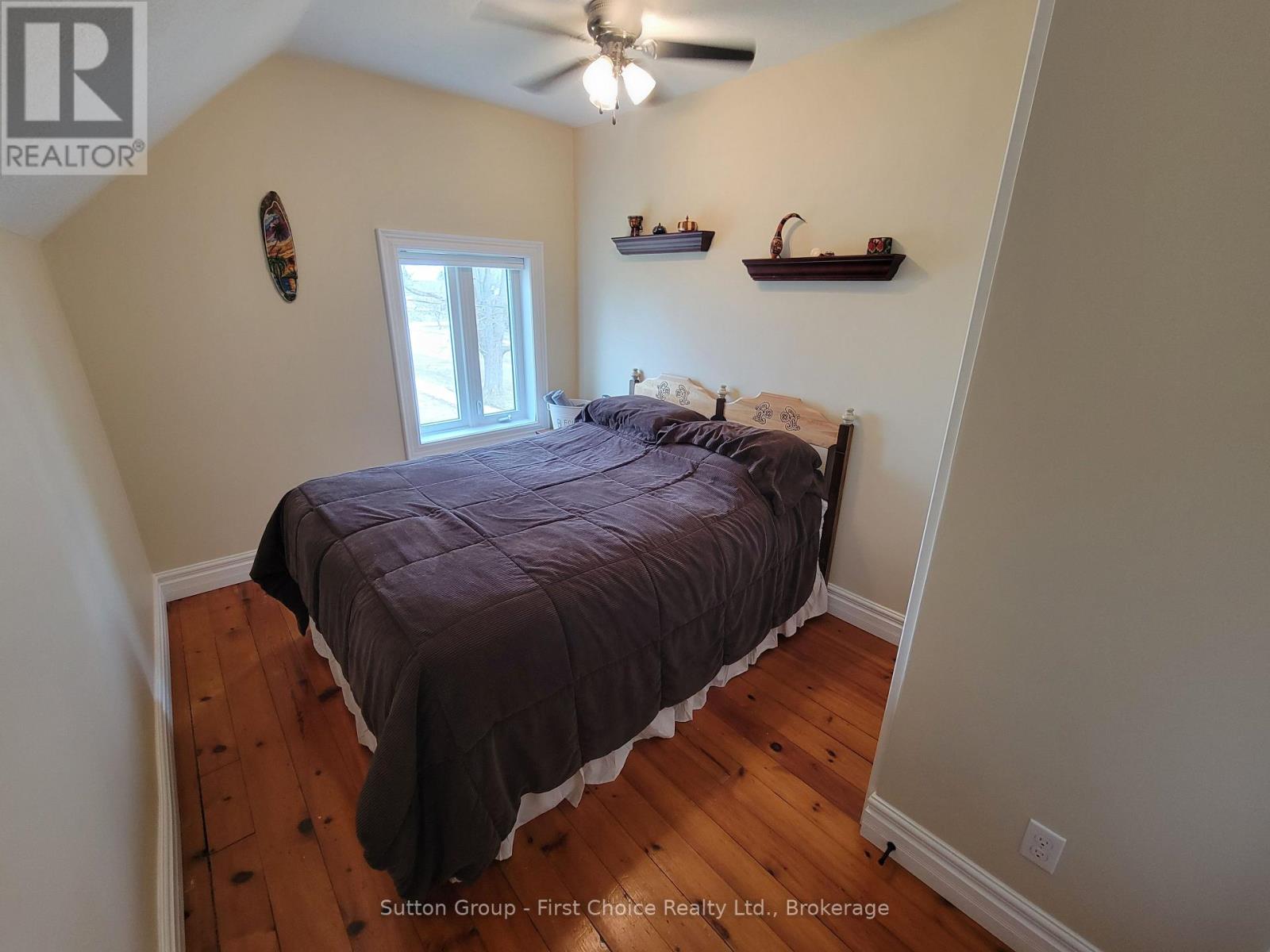 30 KING STREET N - 32