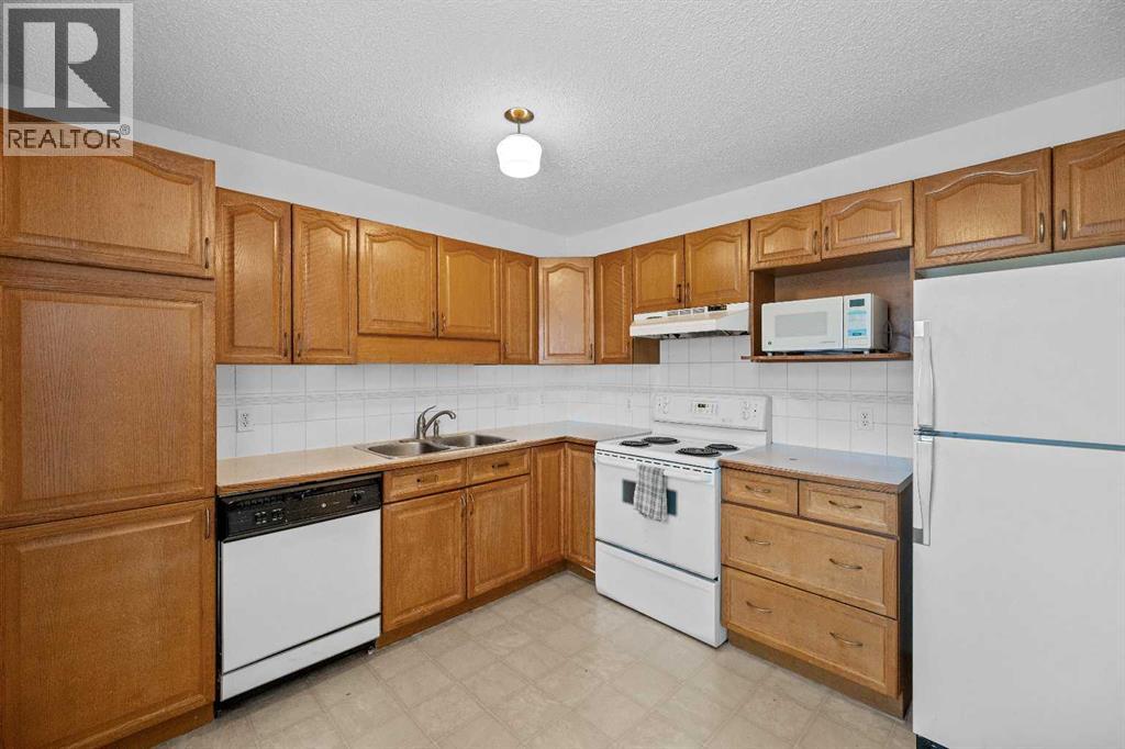 120 First Street East, Cochrane