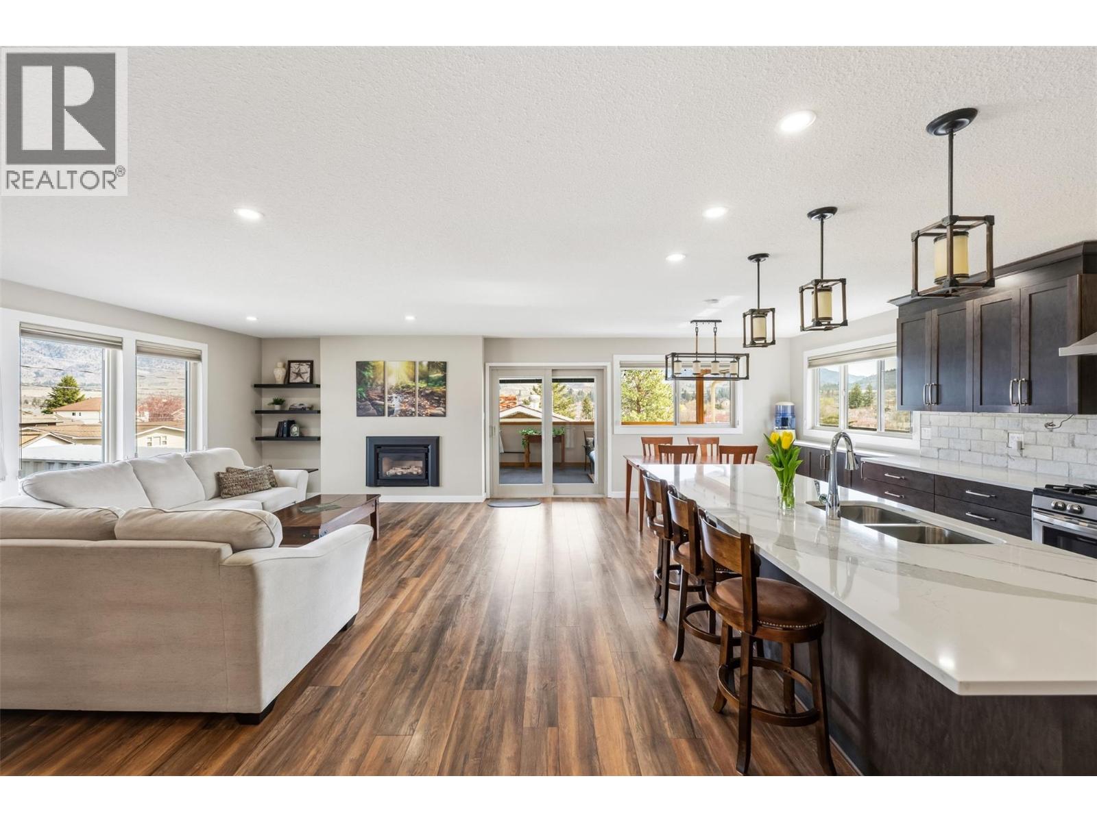 787 Kettle Avenue, Oliver