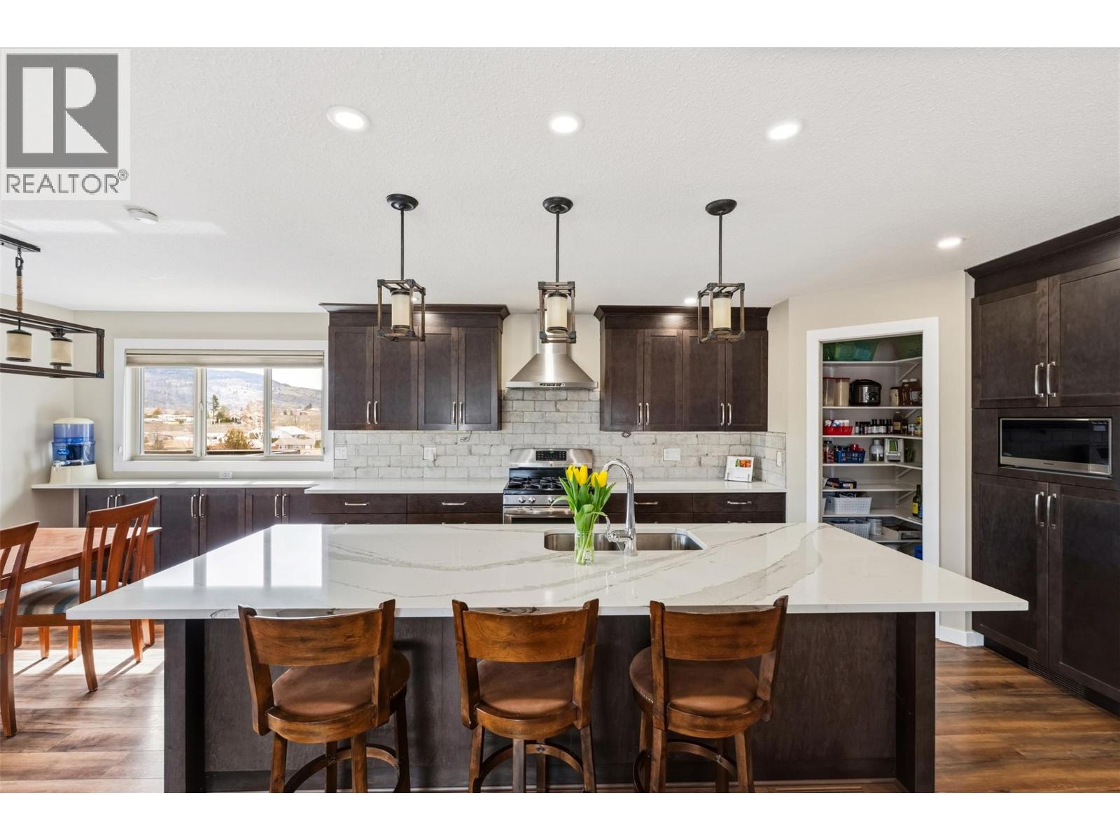 787 Kettle Avenue, Oliver