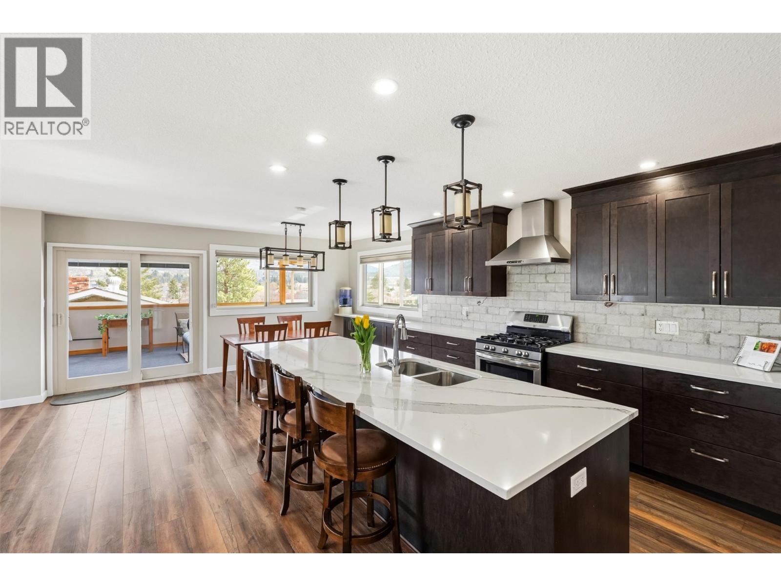 787 Kettle Avenue, Oliver