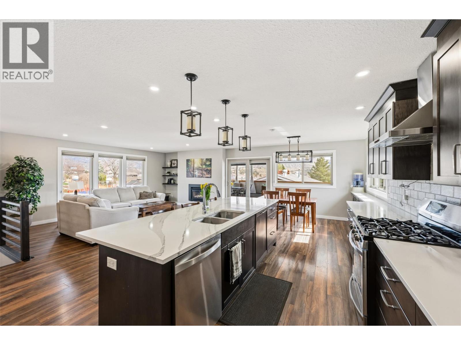 787 Kettle Avenue, Oliver