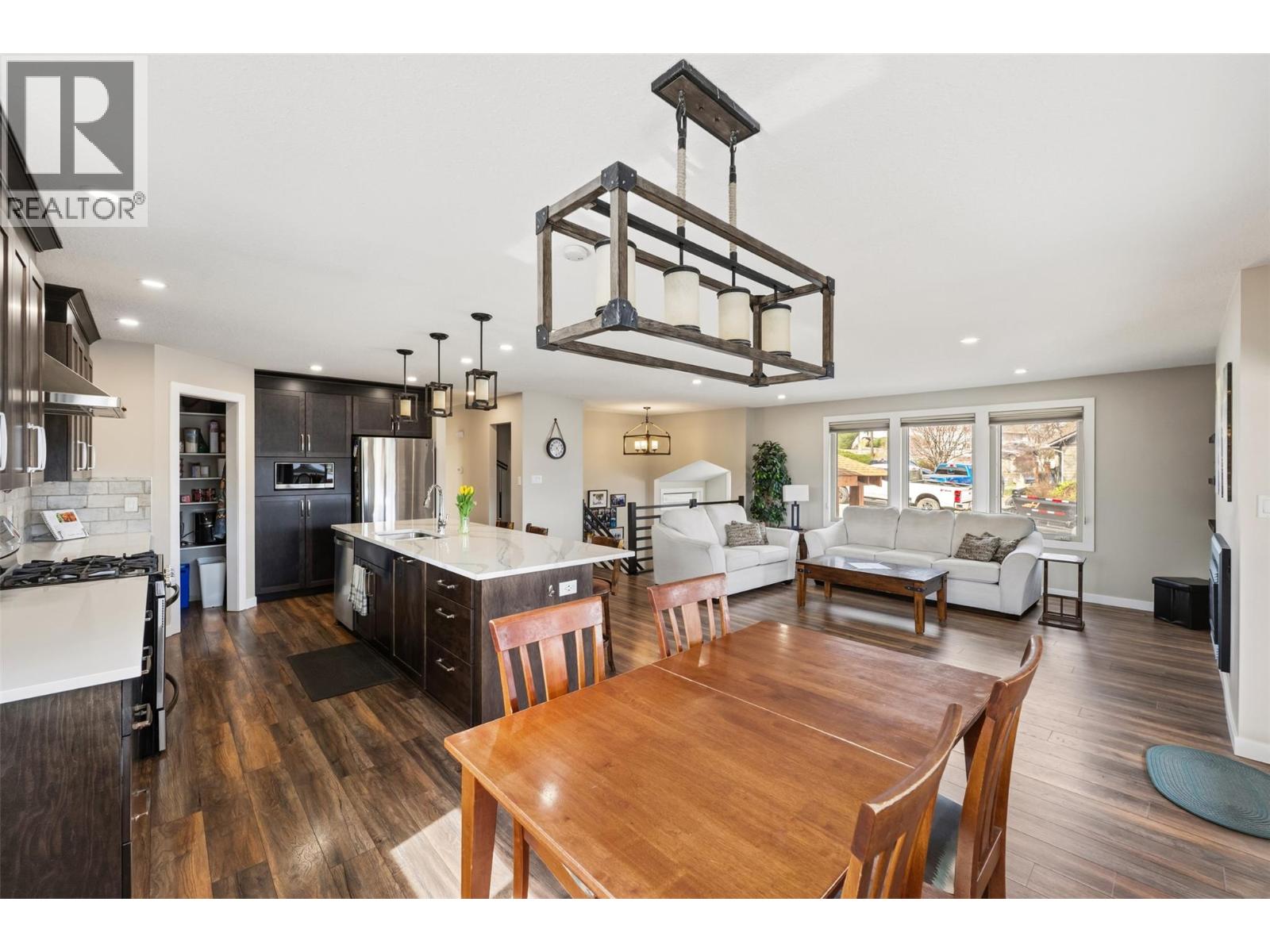 787 Kettle Avenue, Oliver