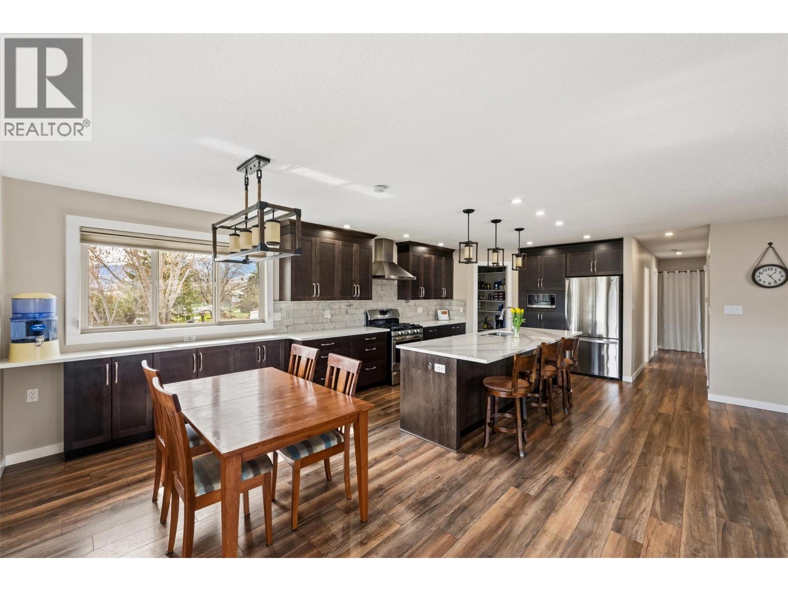 787 Kettle Avenue, Oliver