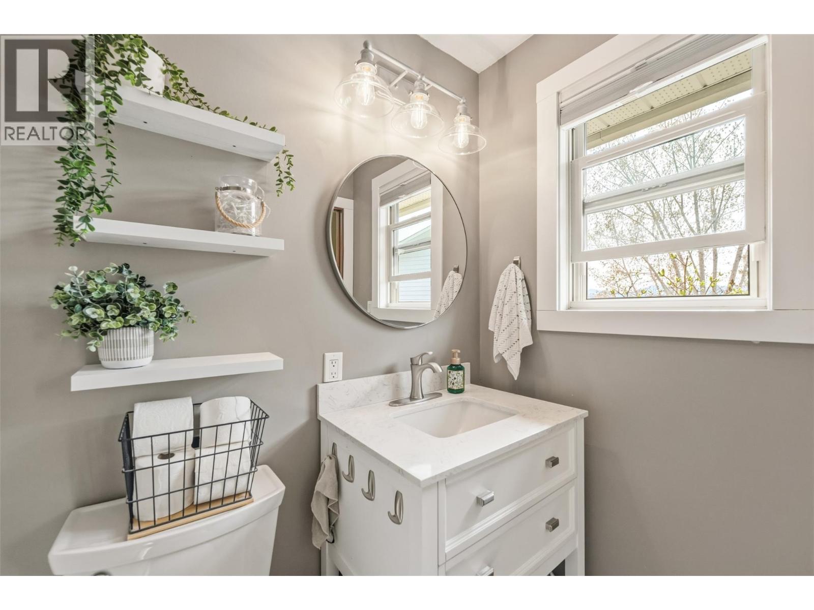 787 Kettle Avenue, Oliver