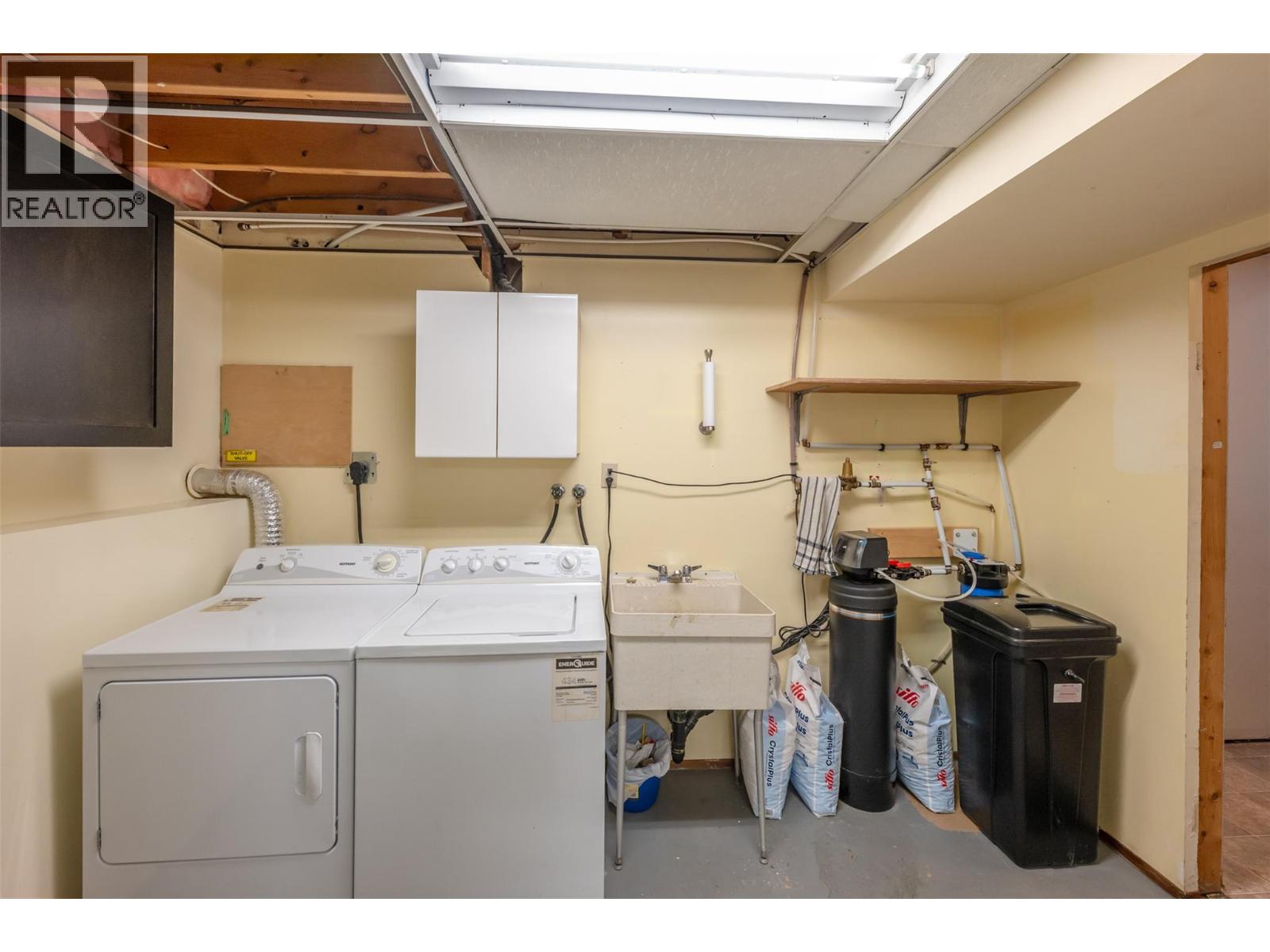 787 Kettle Avenue, Oliver