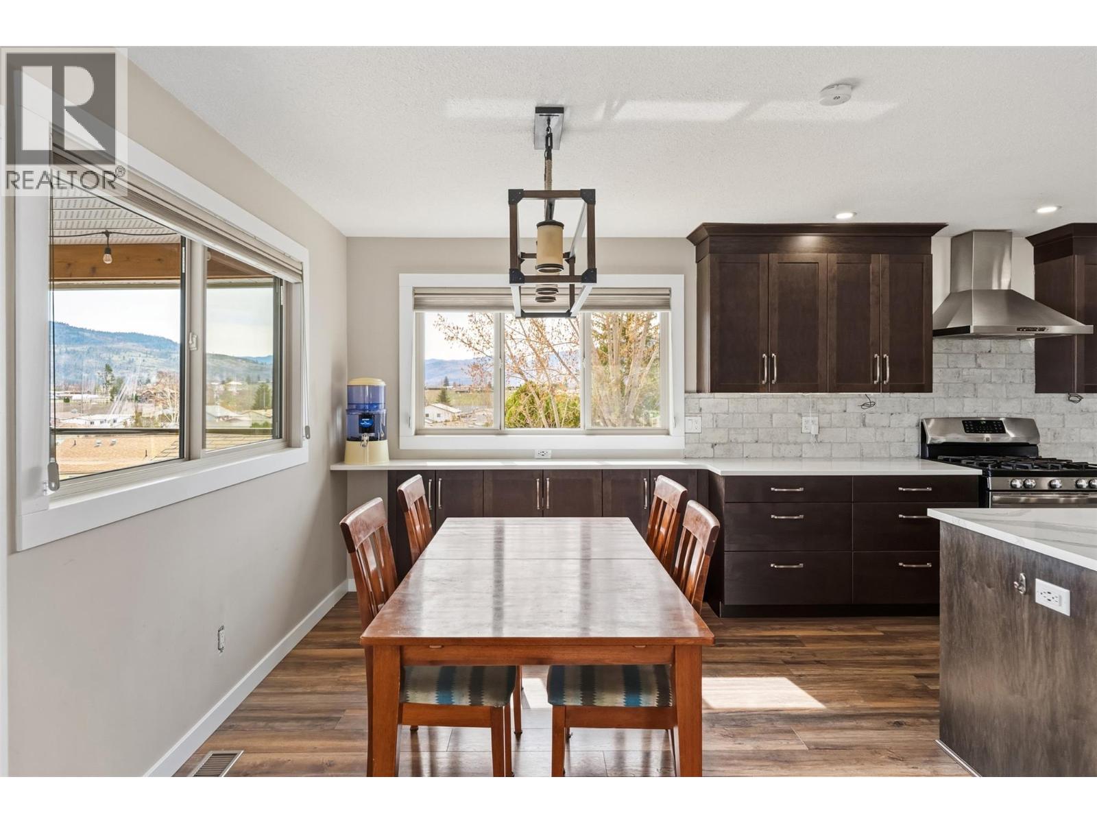 787 Kettle Avenue, Oliver