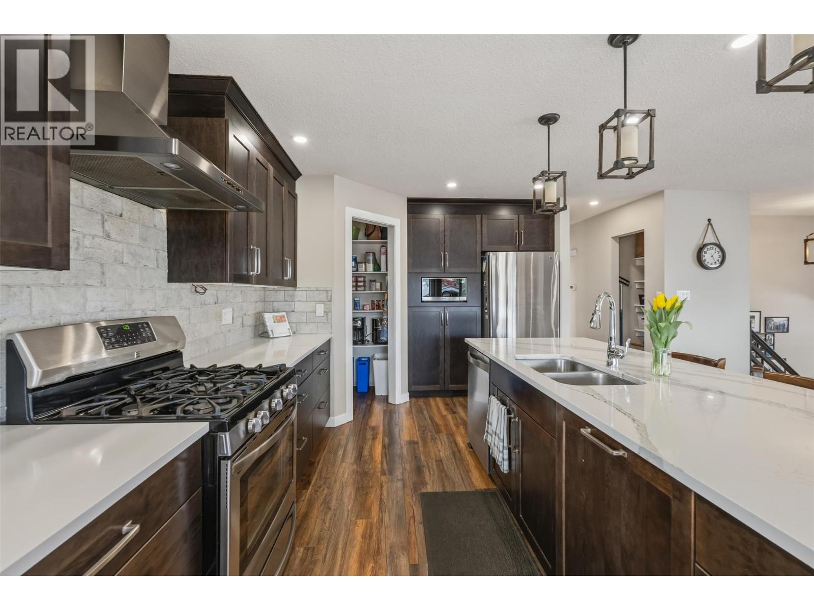 787 Kettle Avenue, Oliver