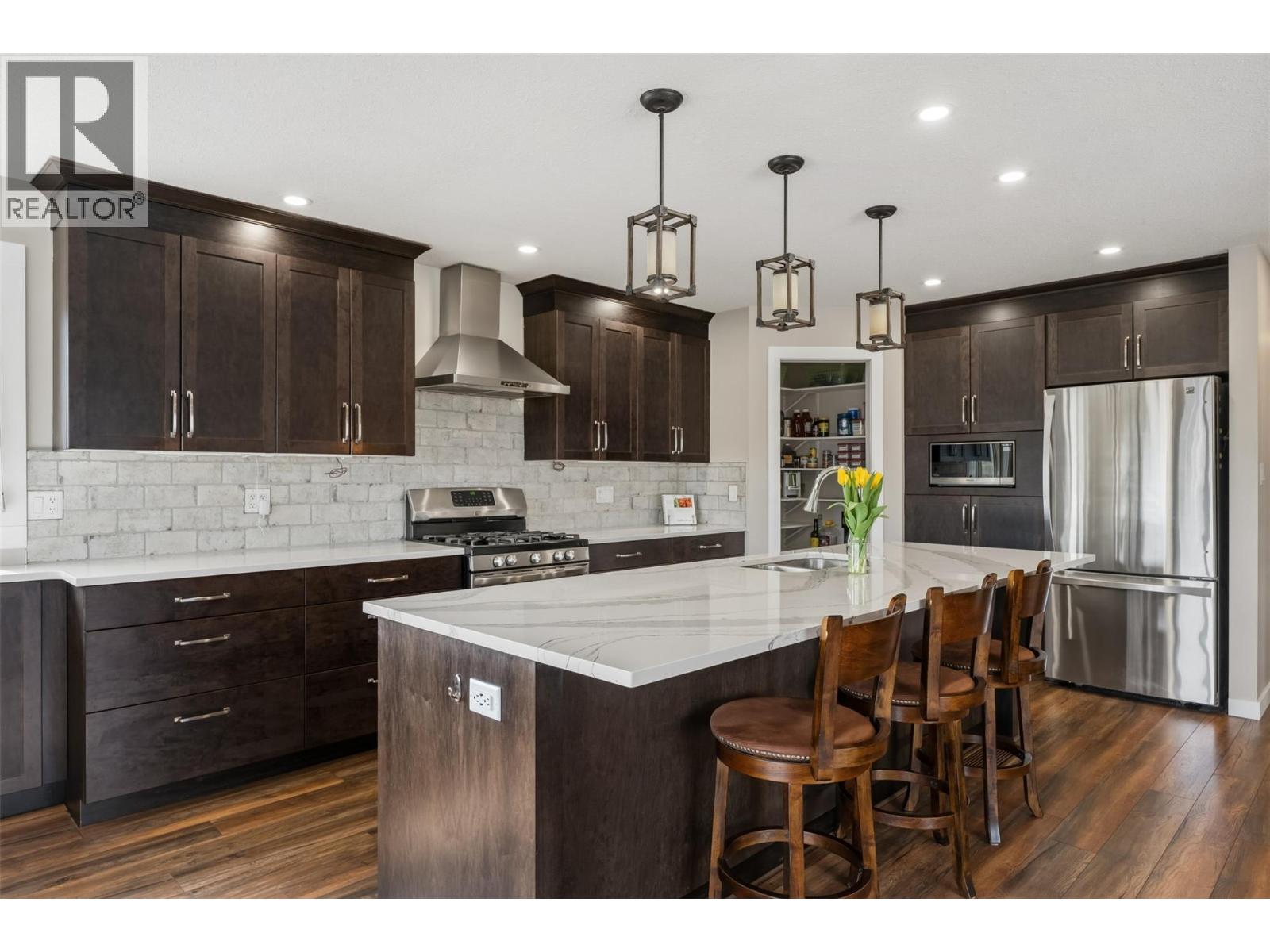 787 Kettle Avenue, Oliver