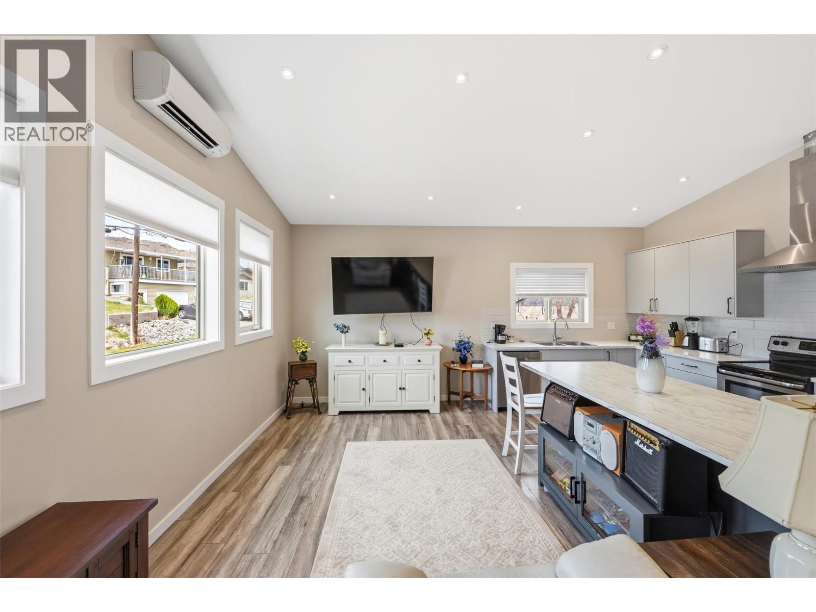 787 Kettle Avenue, Oliver