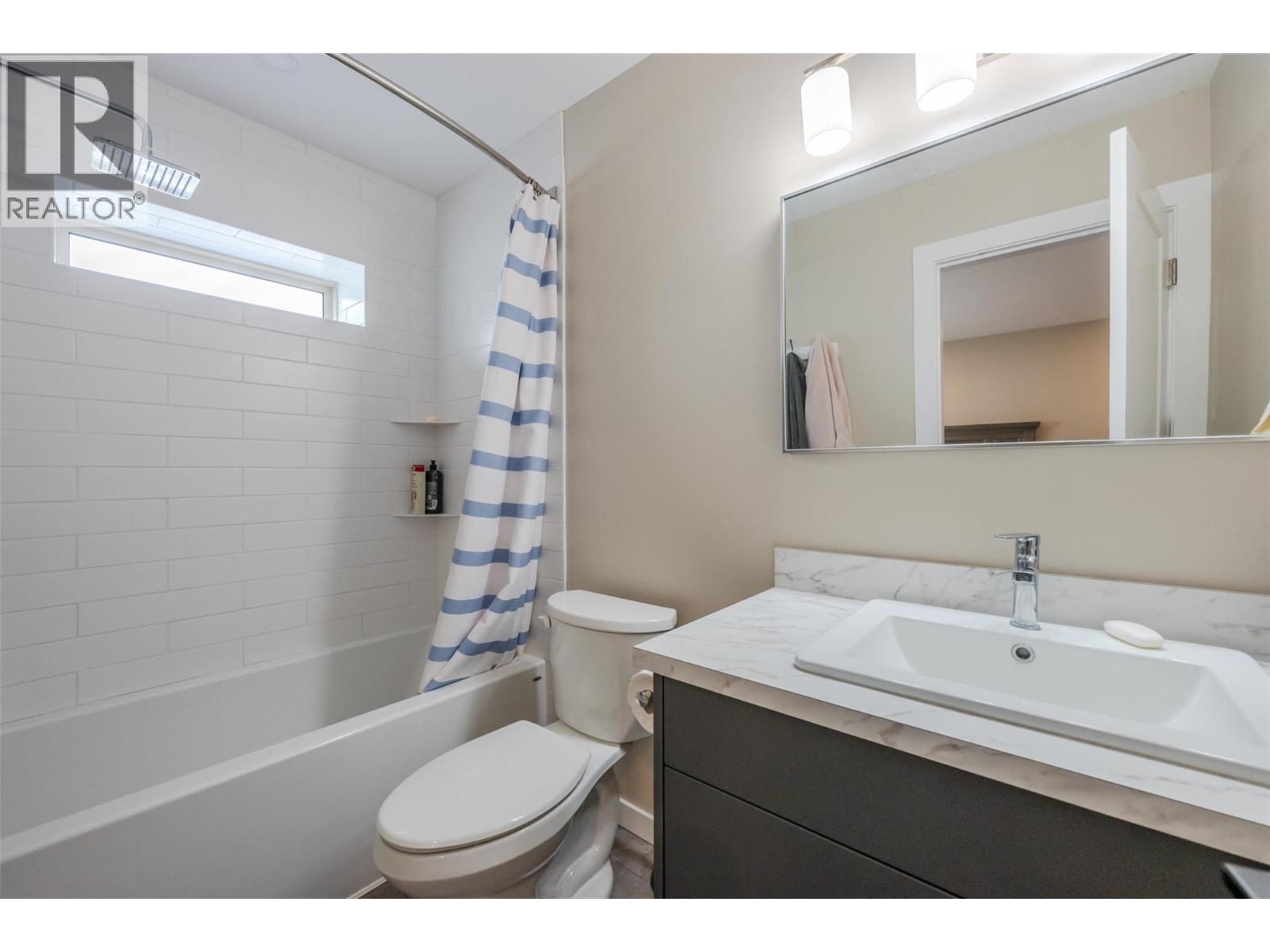 787 Kettle Avenue, Oliver