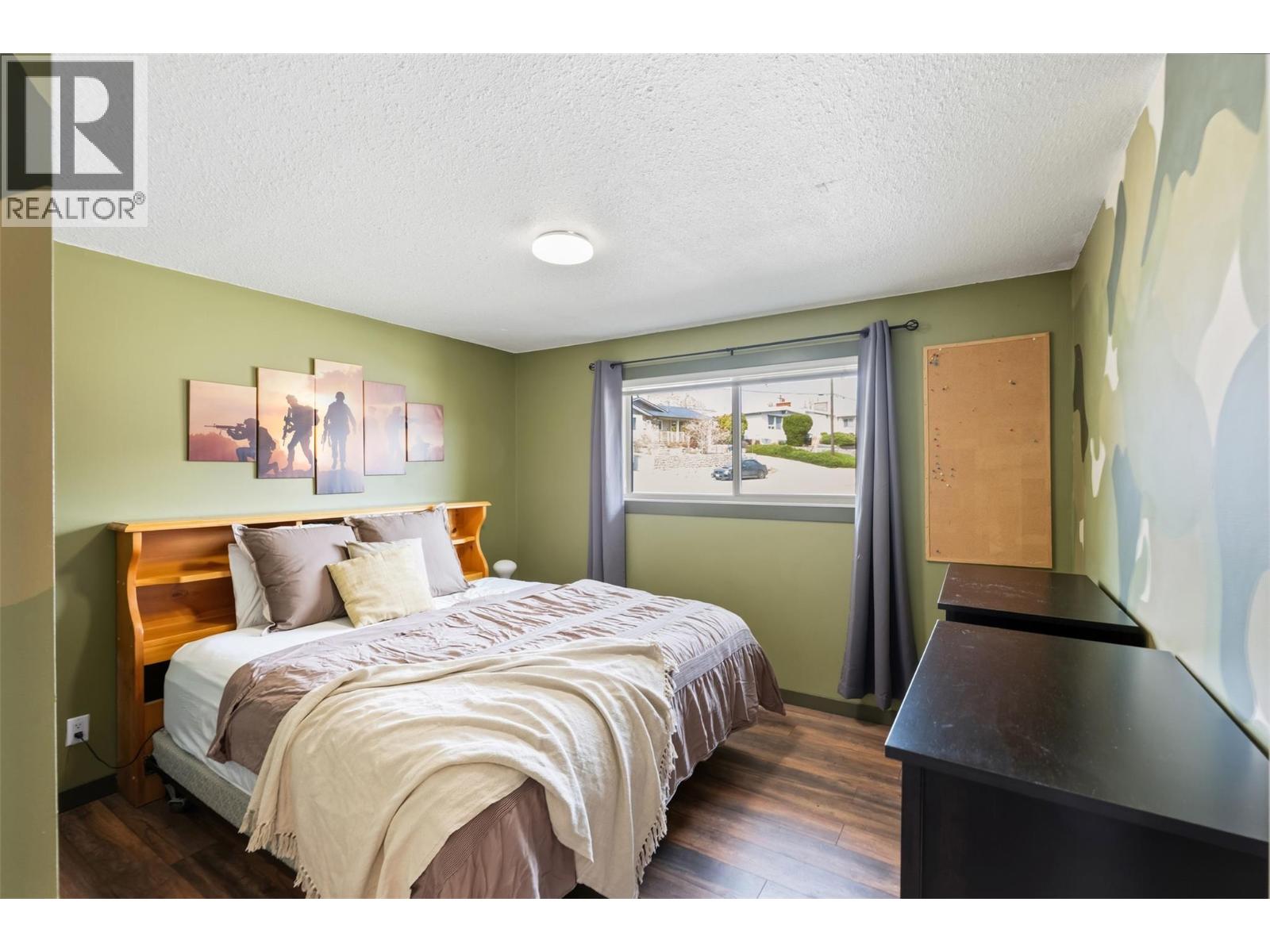 787 Kettle Avenue, Oliver