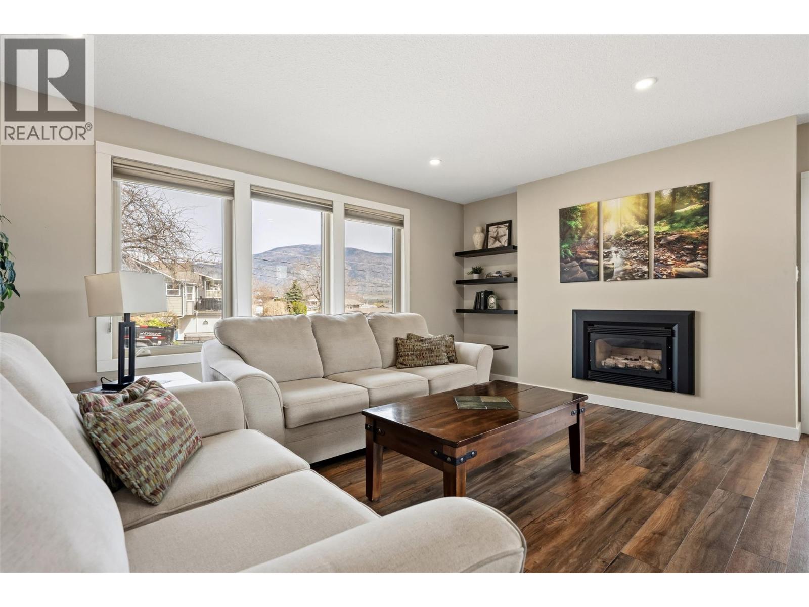 787 Kettle Avenue, Oliver