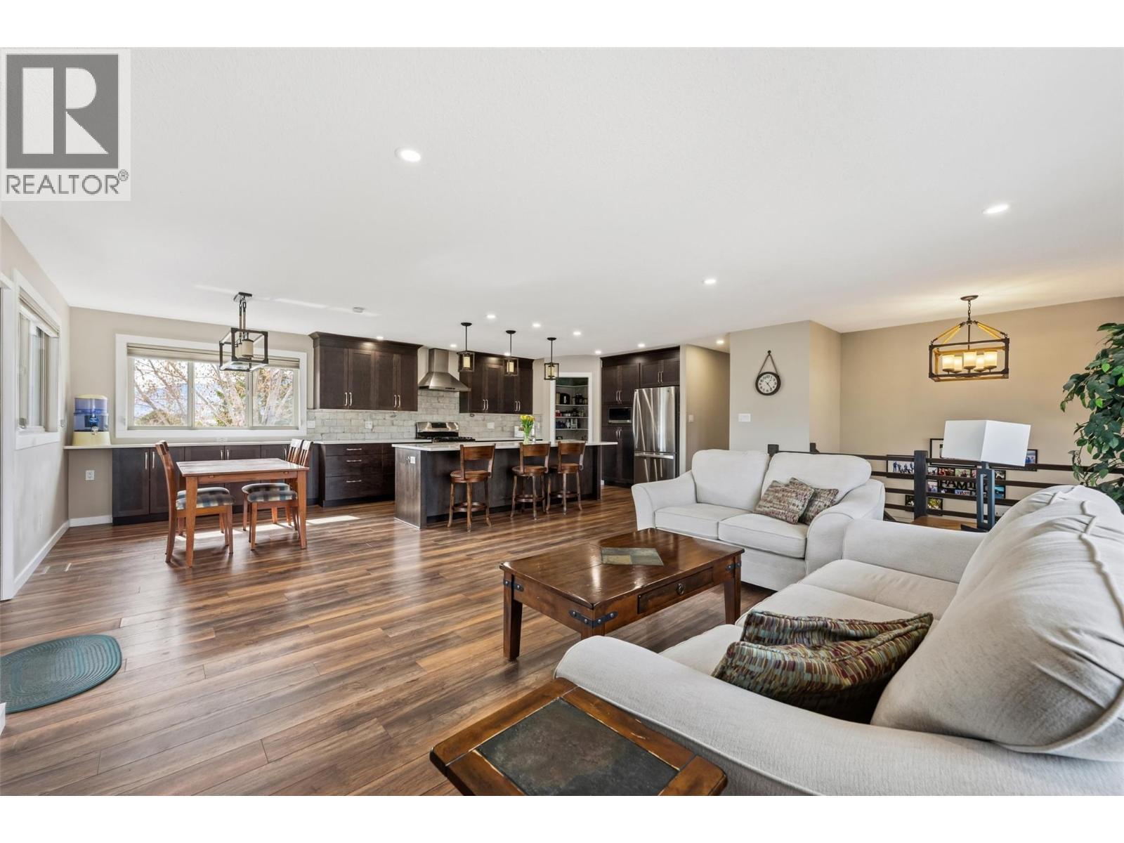 787 Kettle Avenue, Oliver