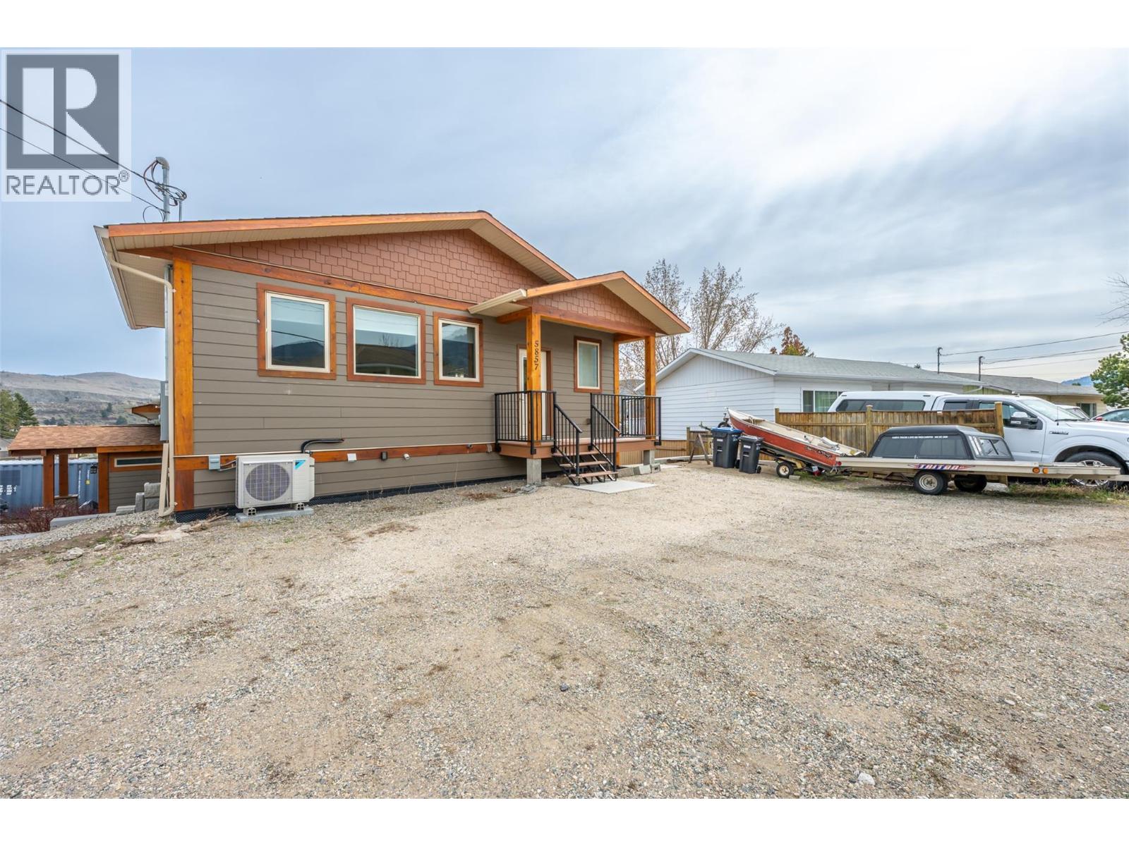 787 Kettle Avenue, Oliver