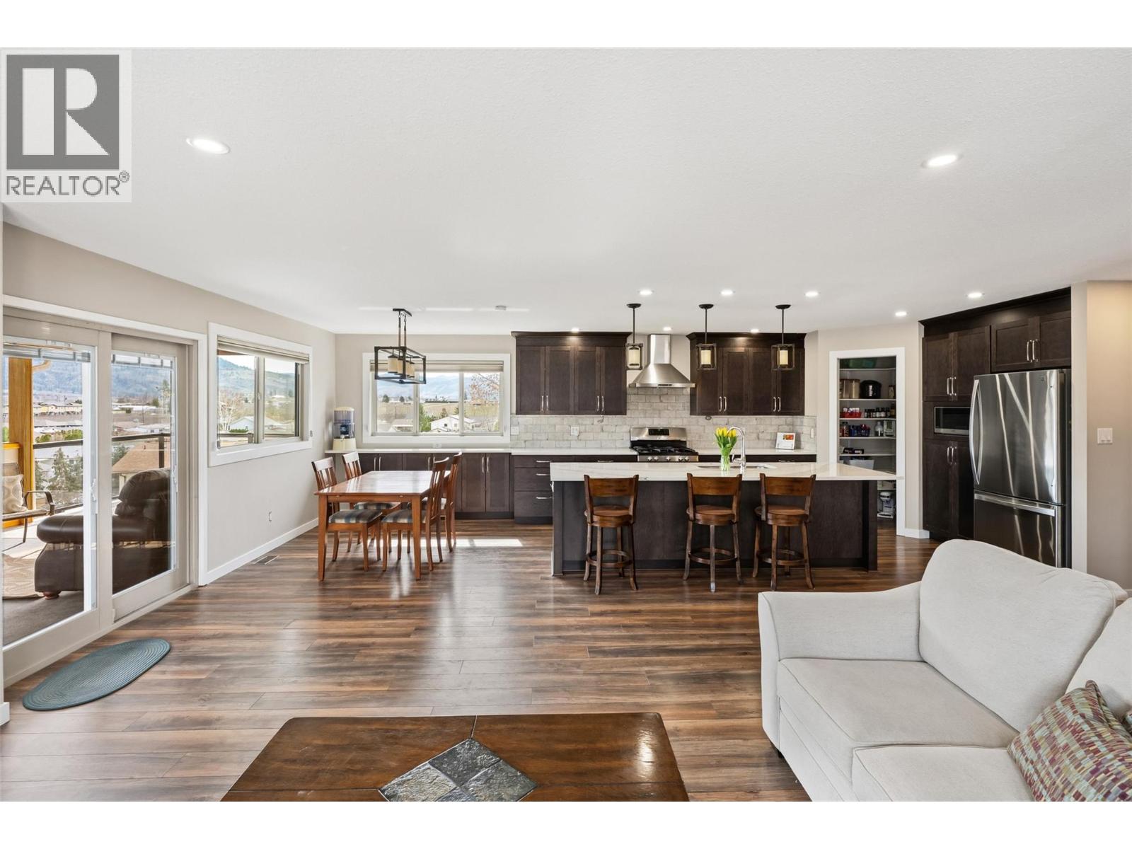 787 Kettle Avenue, Oliver