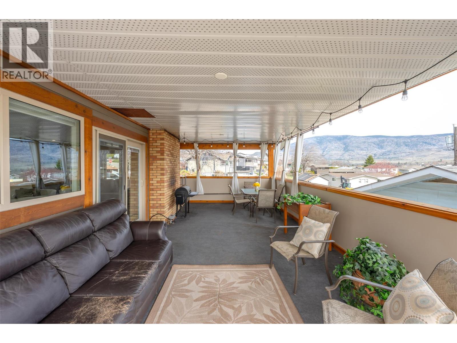 787 Kettle Avenue, Oliver