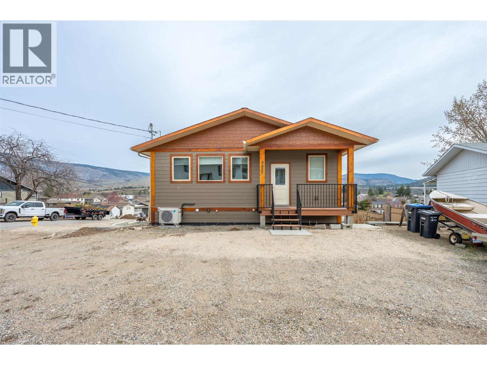 787 Kettle Avenue, Oliver