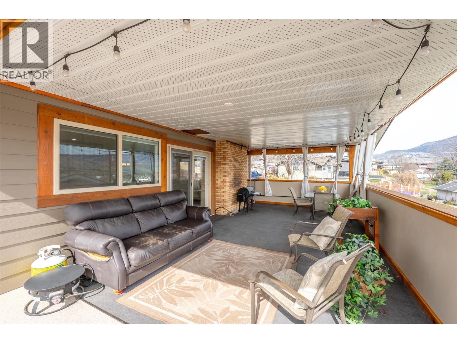 787 Kettle Avenue, Oliver