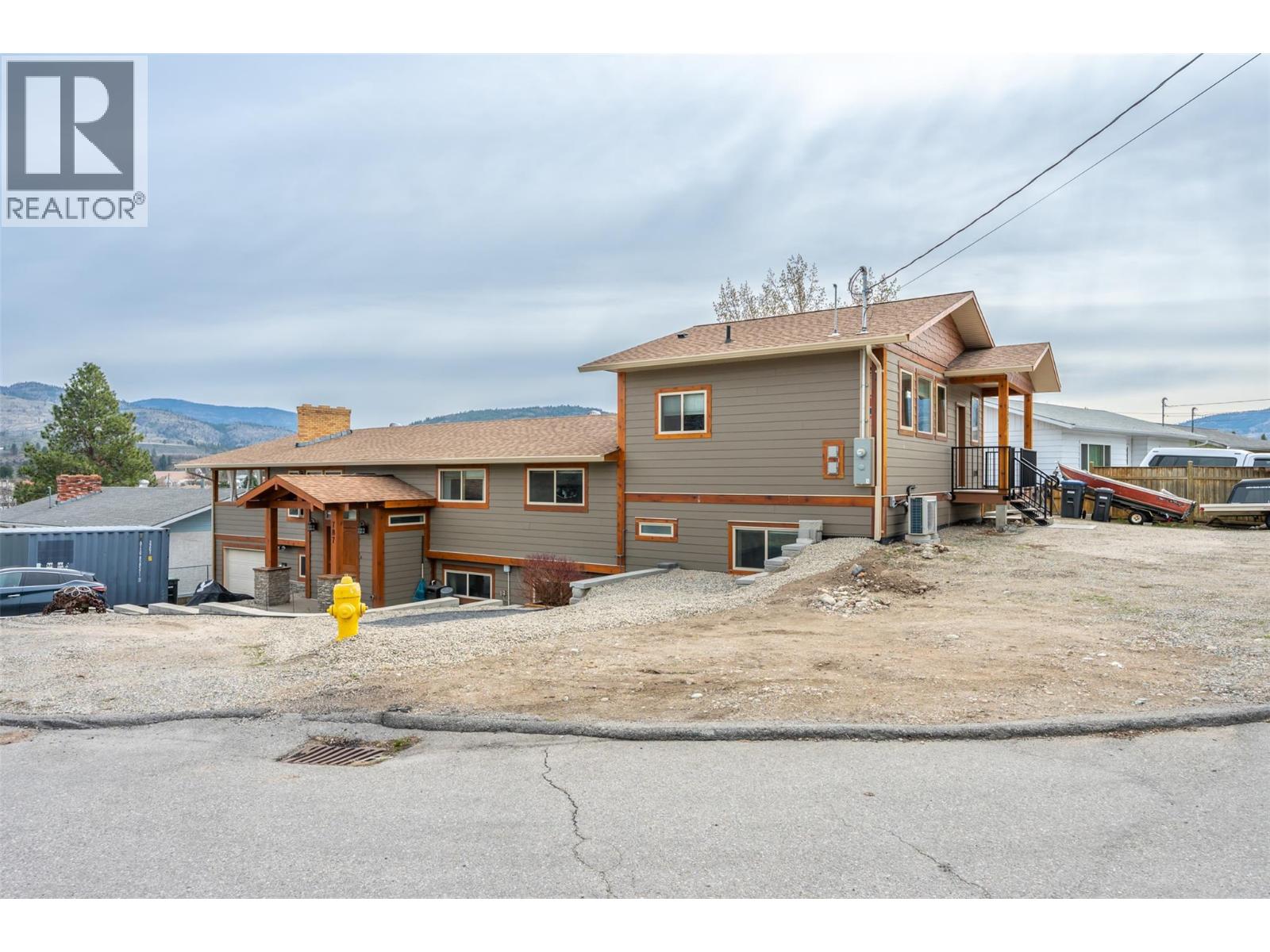 787 Kettle Avenue, Oliver