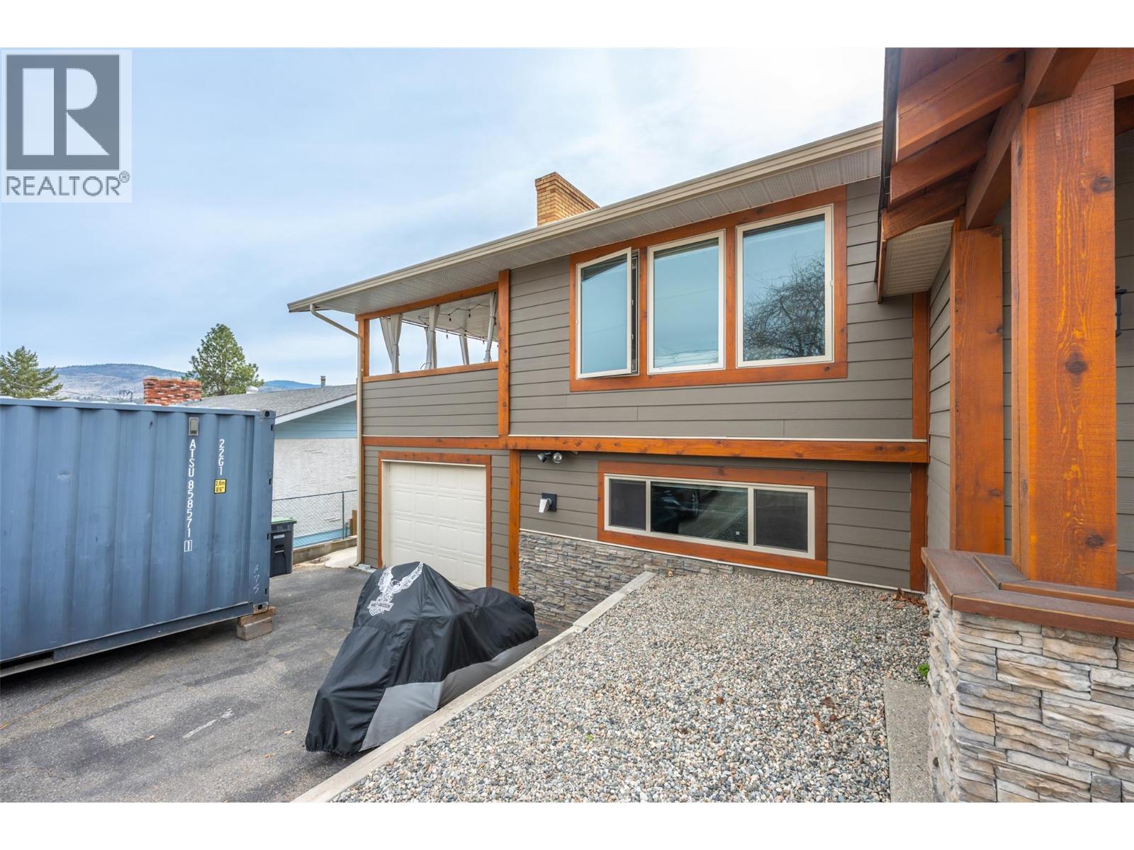 787 Kettle Avenue, Oliver