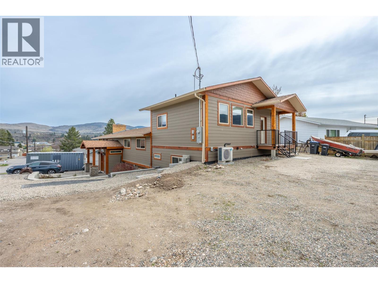 787 Kettle Avenue, Oliver