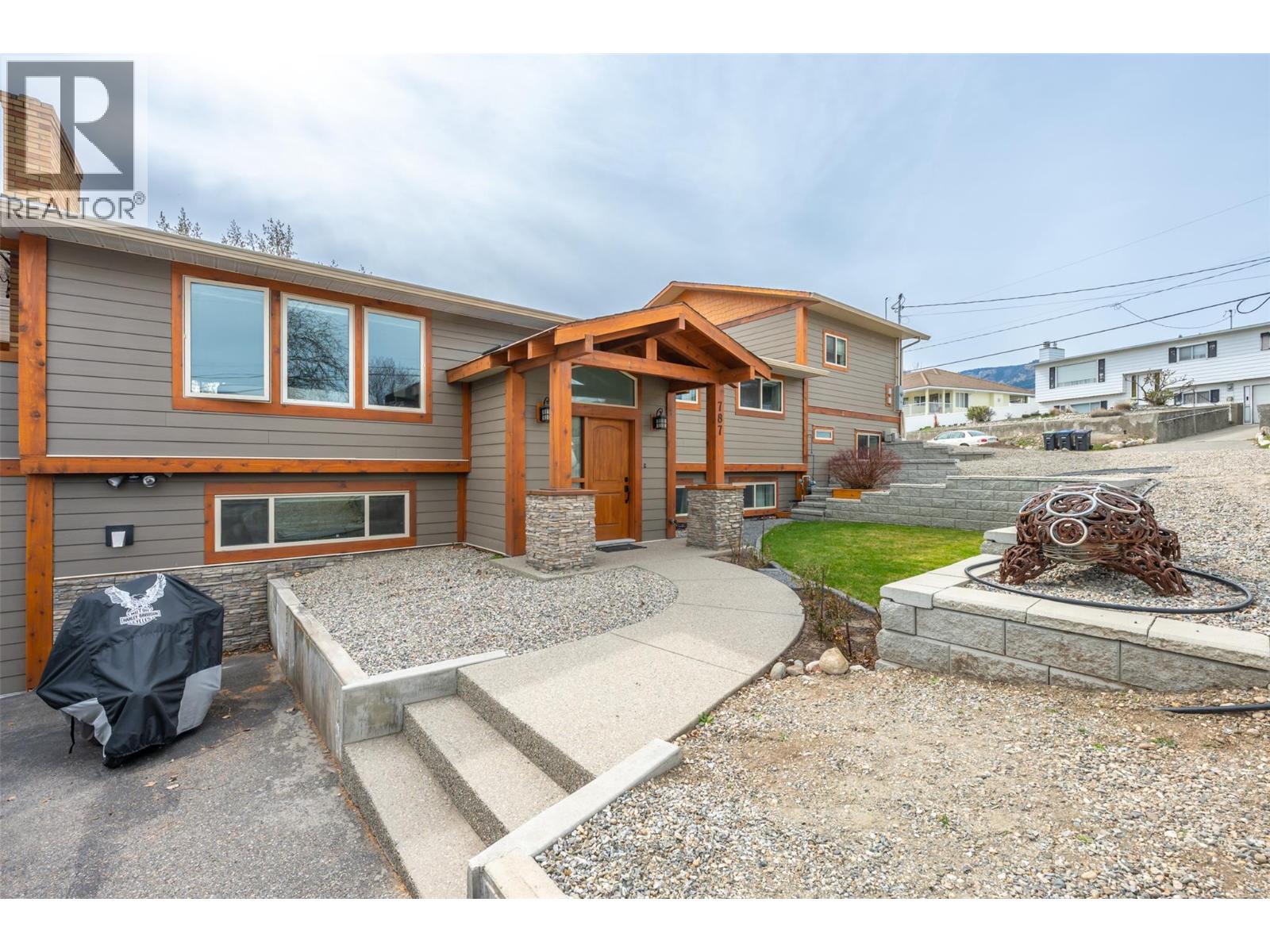 787 Kettle Avenue, Oliver