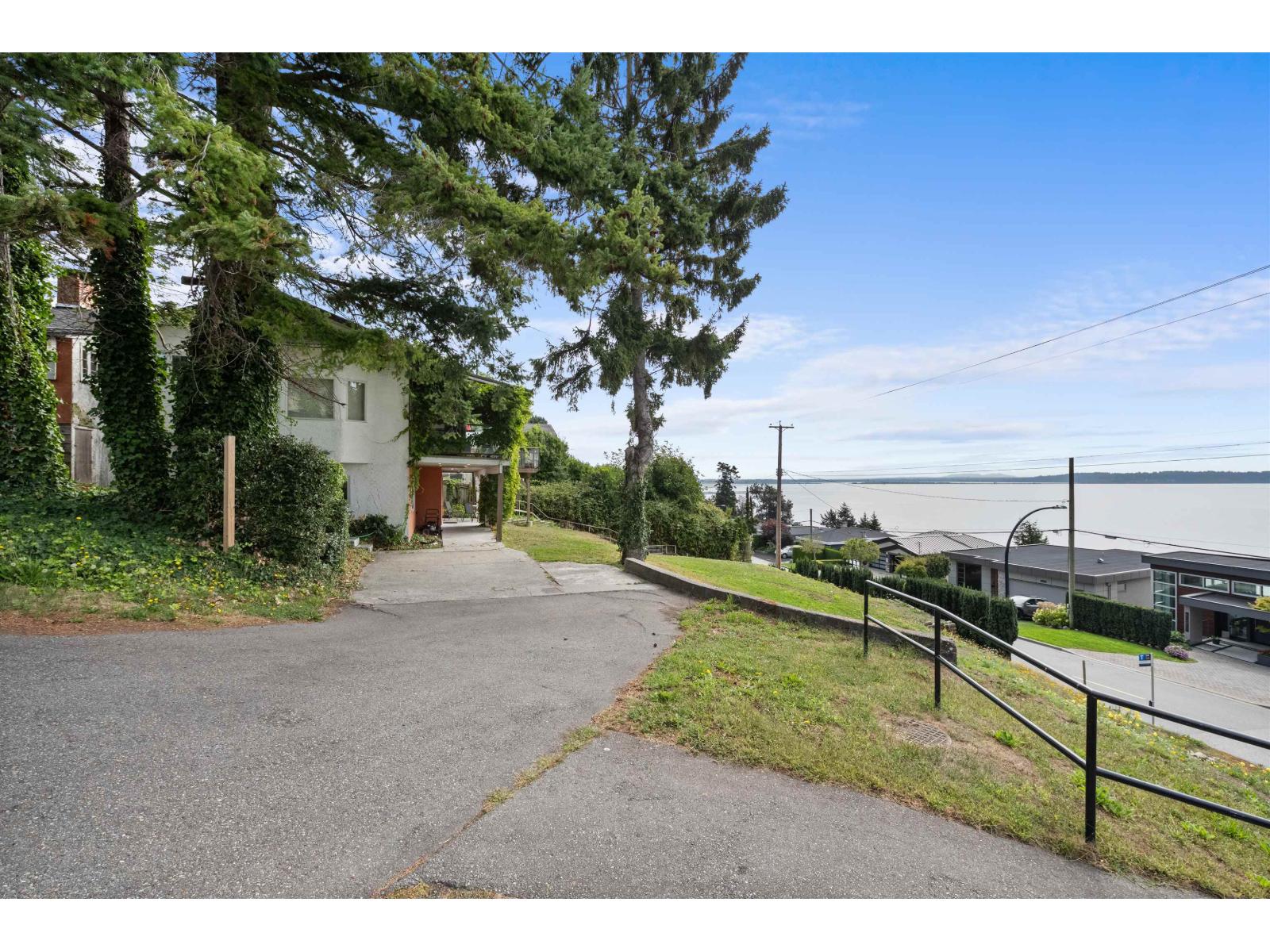 14310 SUNSET DRIVE, White Rock