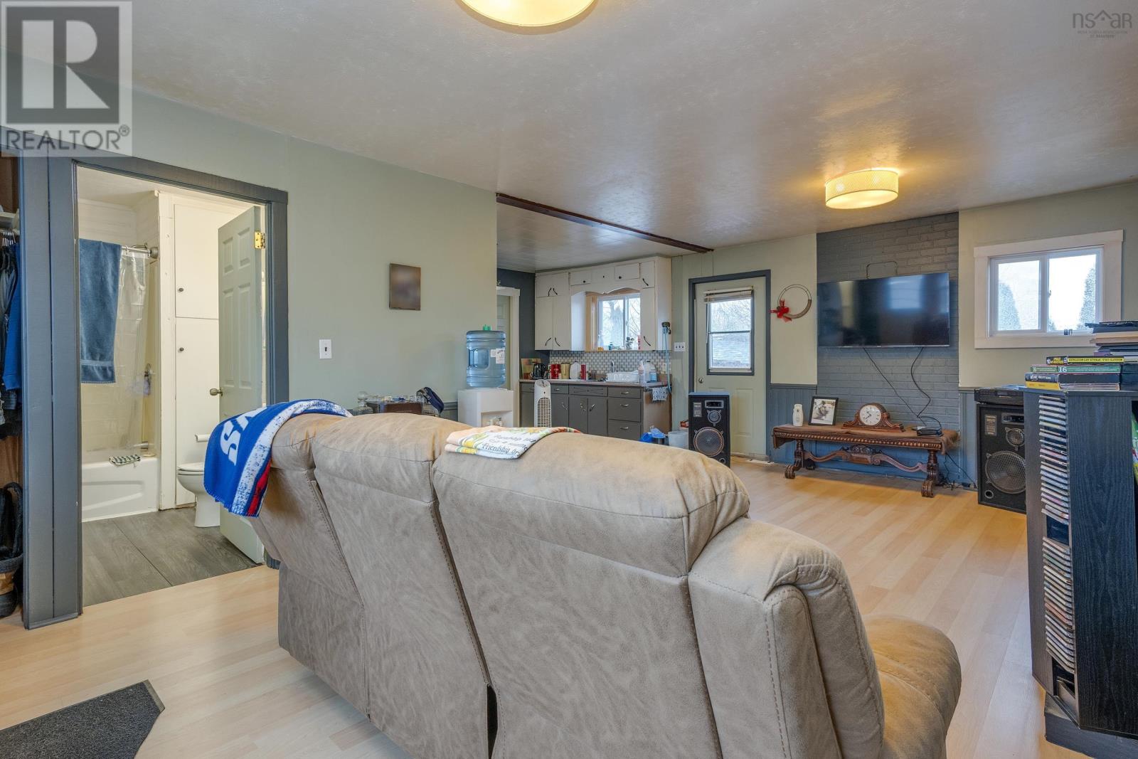 Property 5 of 41 of 10014 221 Highway