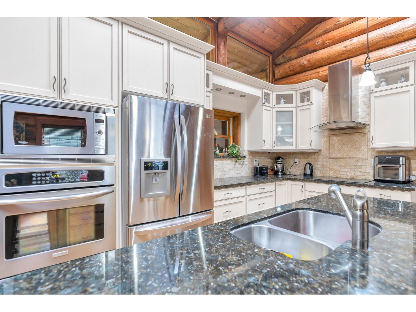 12712 CATHY CRESCENT, Mission