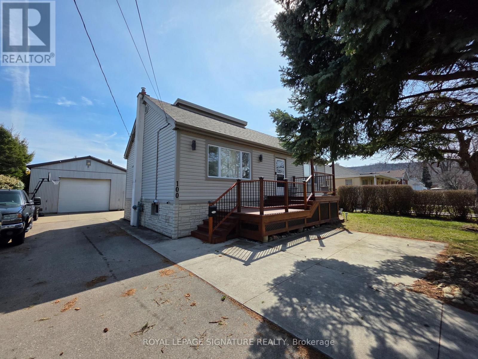 UPPER LEVEL - 100 CORMAN AVENUE