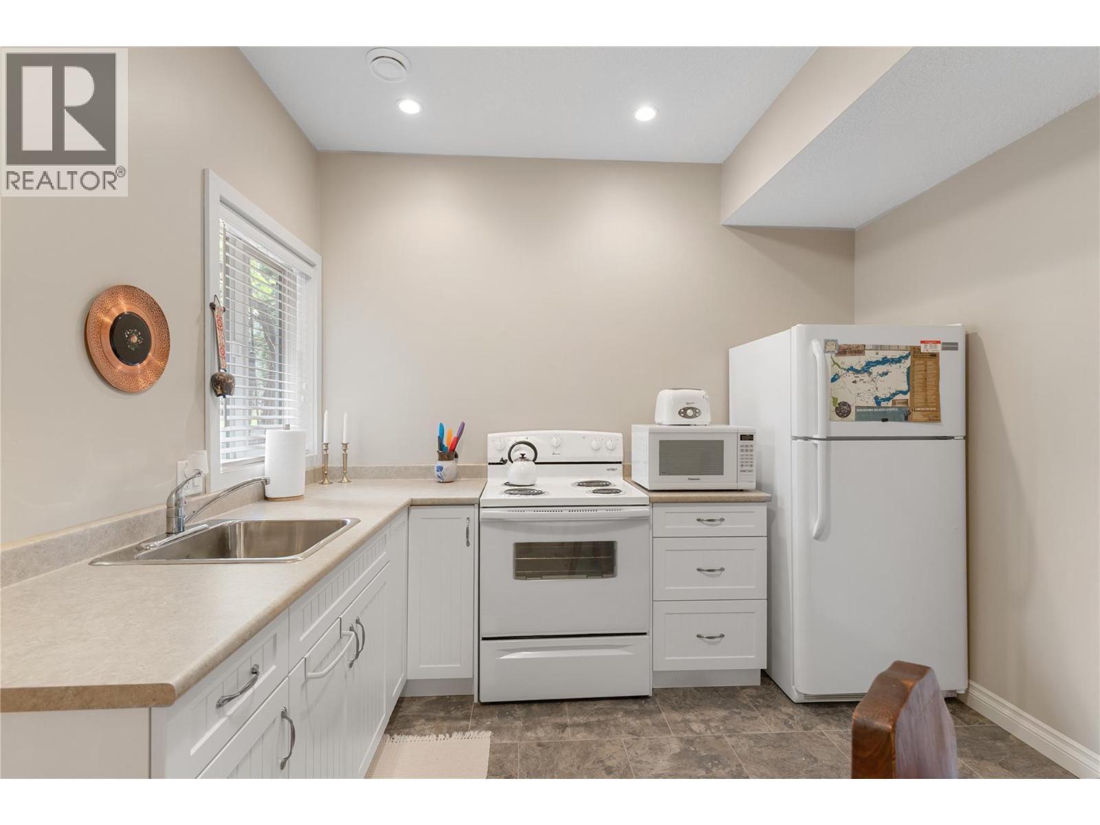 2750 Sunnydale Drive, Blind Bay