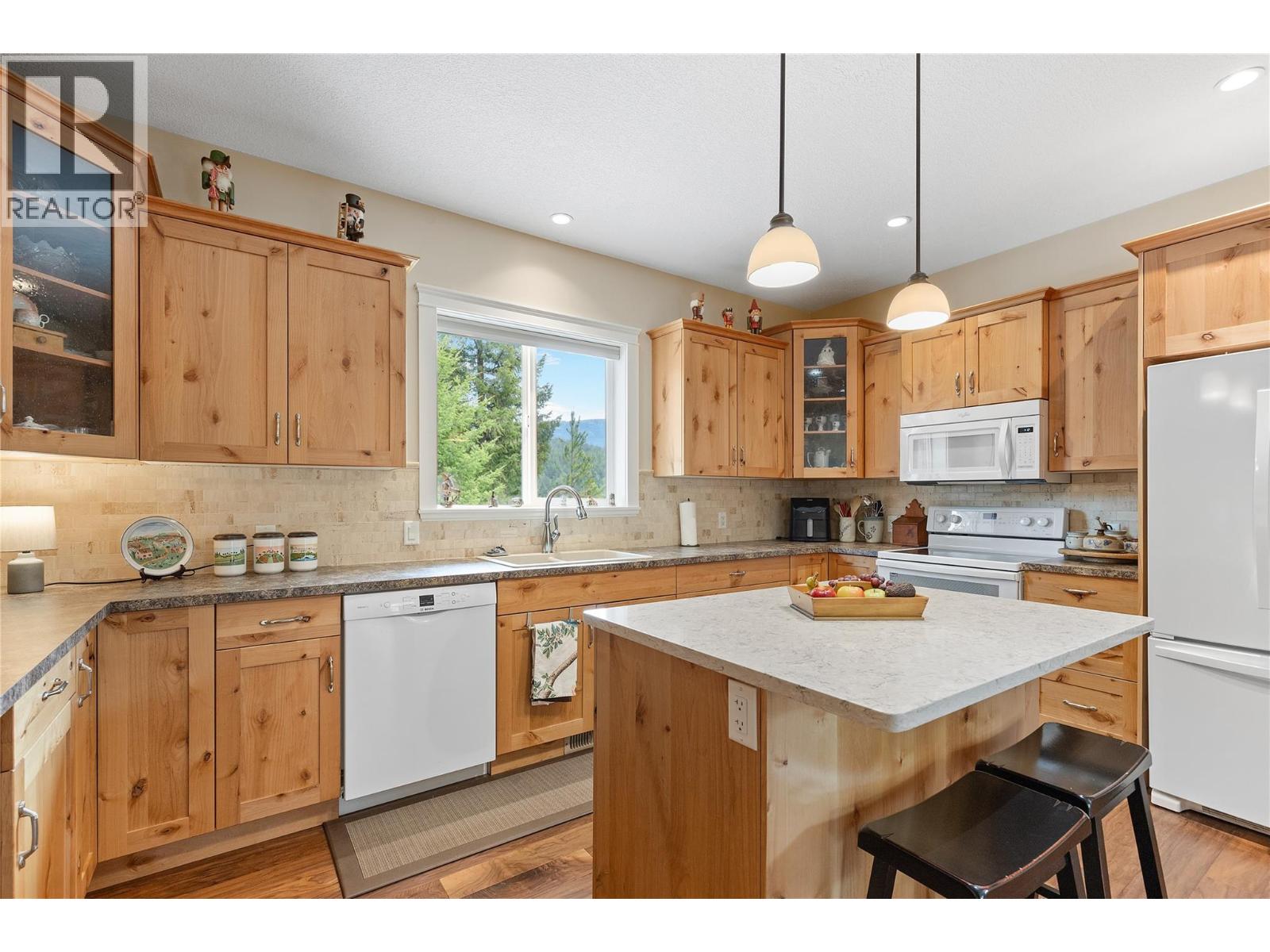 2750 Sunnydale Drive, Blind Bay