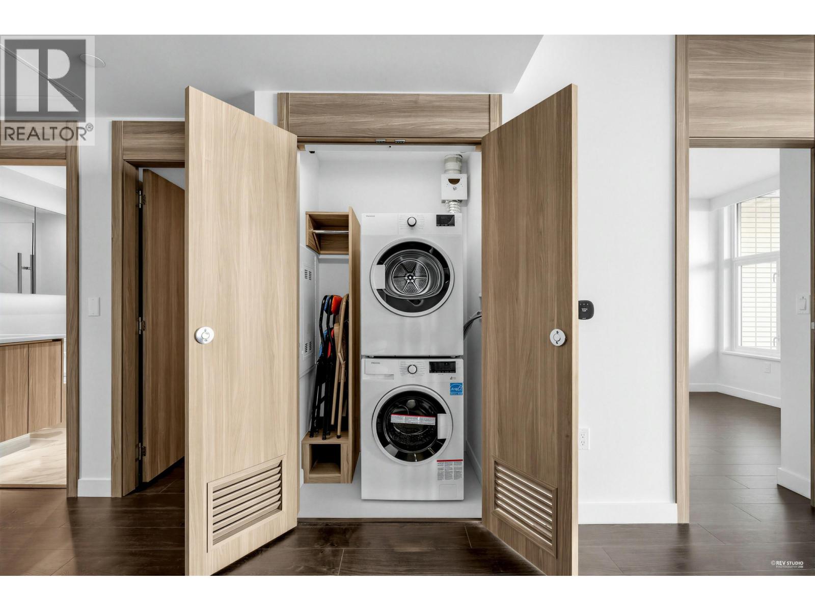 #1215-8611 HAZELBRIDGE Way, Richmond