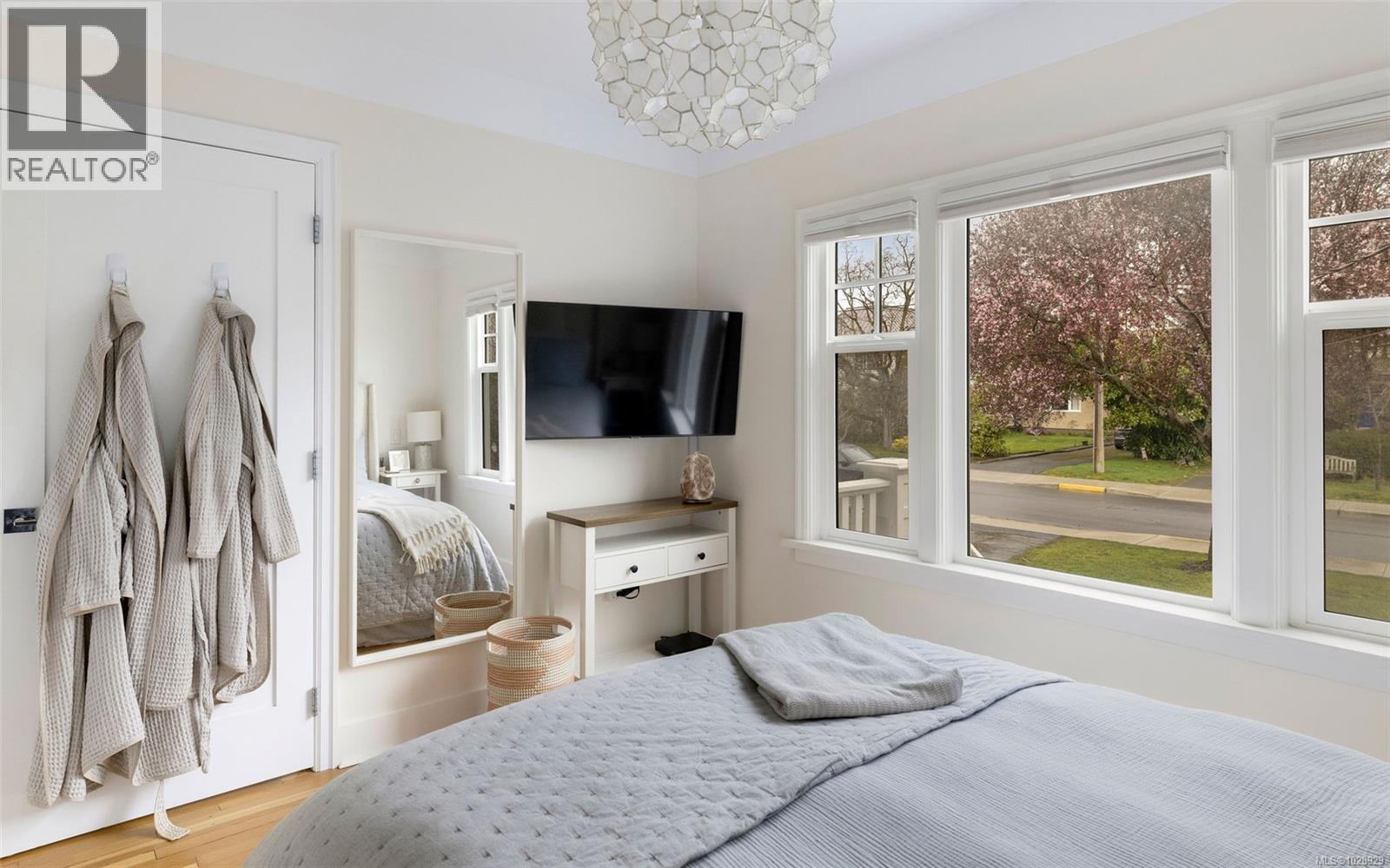  2399 Dalhousie Street, Oak Bay