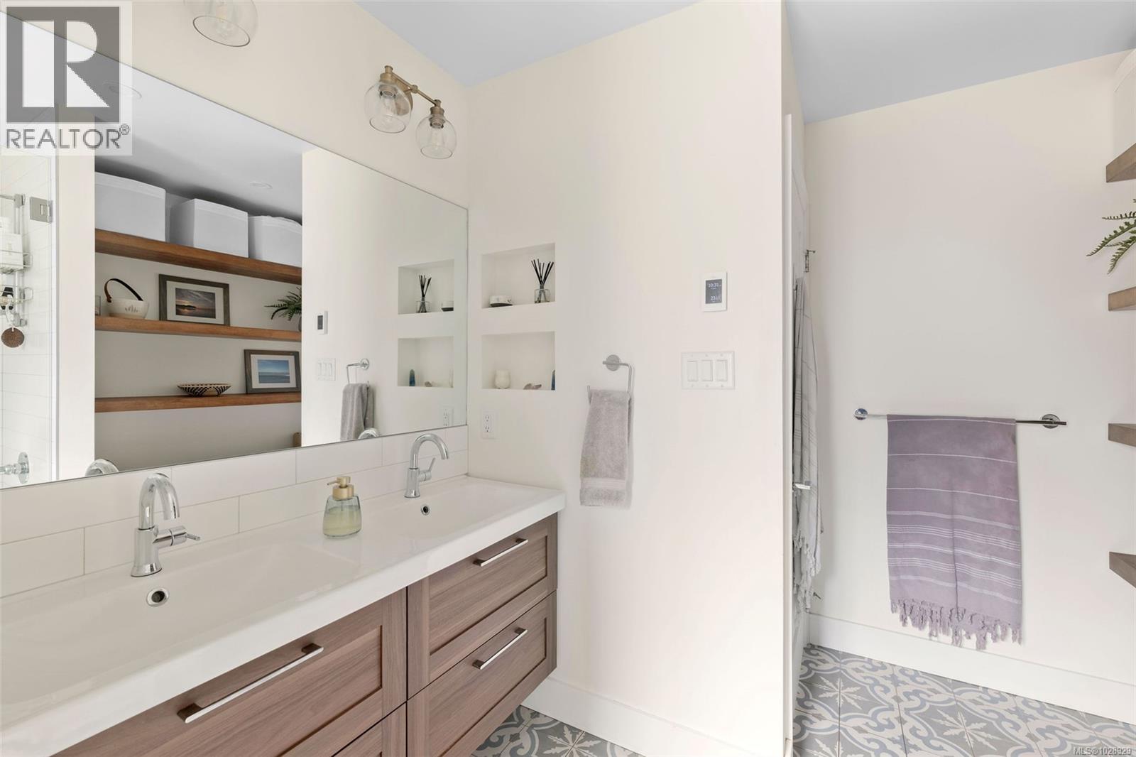  2399 Dalhousie Street, Oak Bay