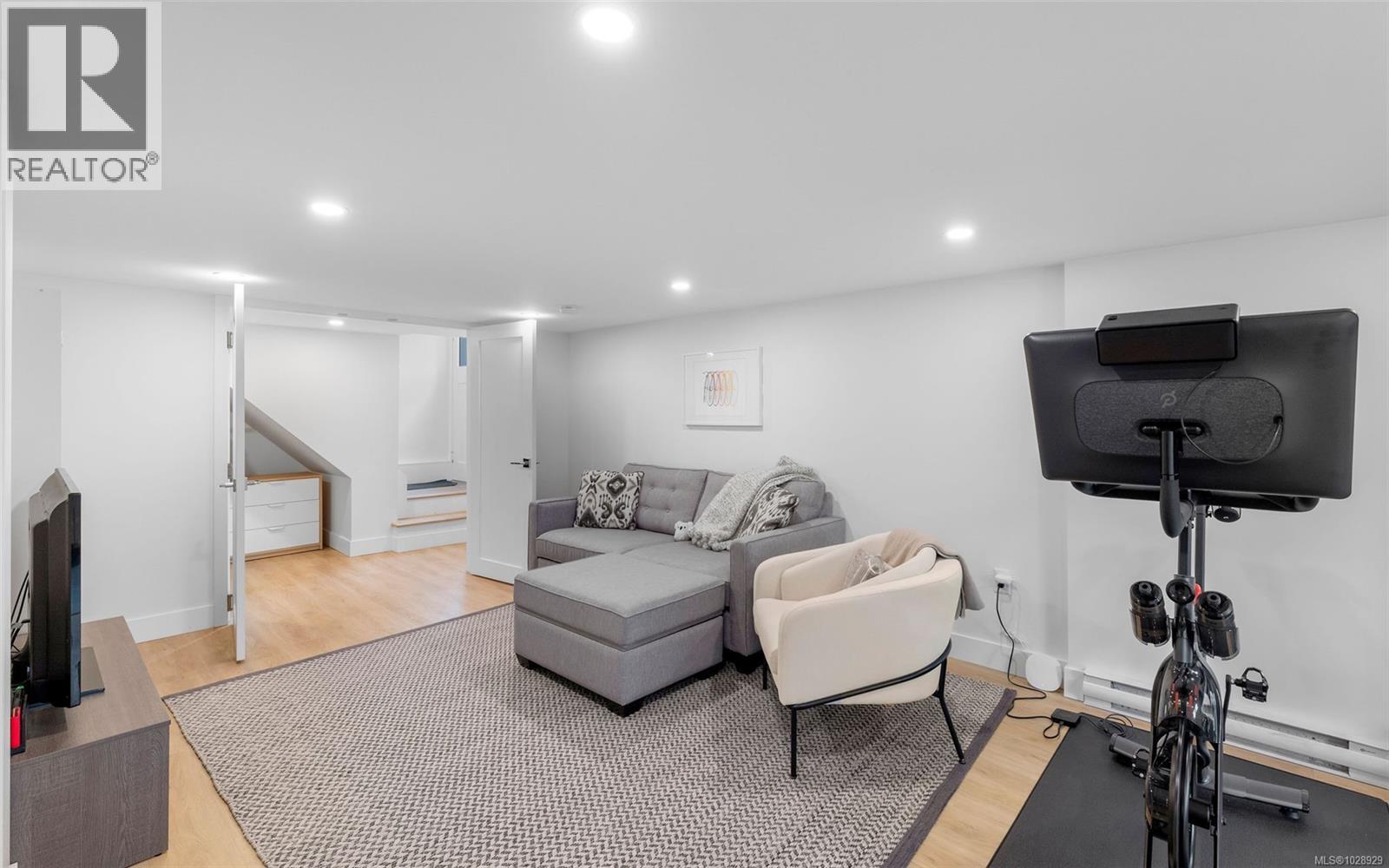  2399 Dalhousie Street, Oak Bay