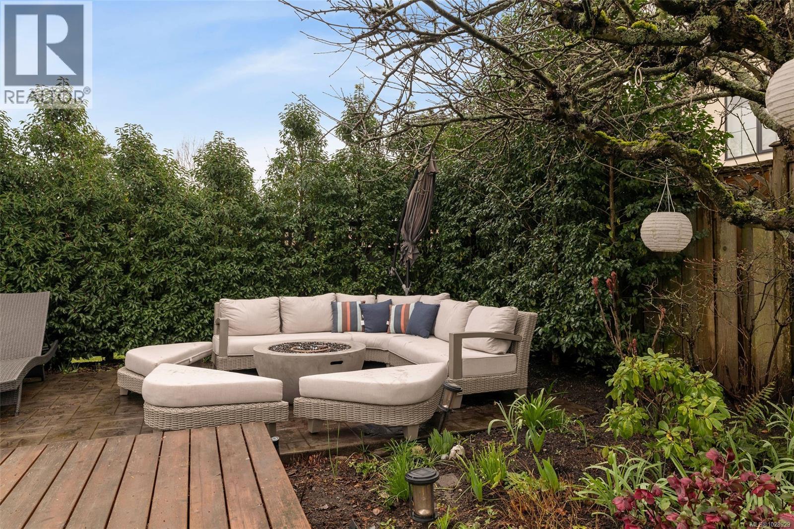  2399 Dalhousie Street, Oak Bay