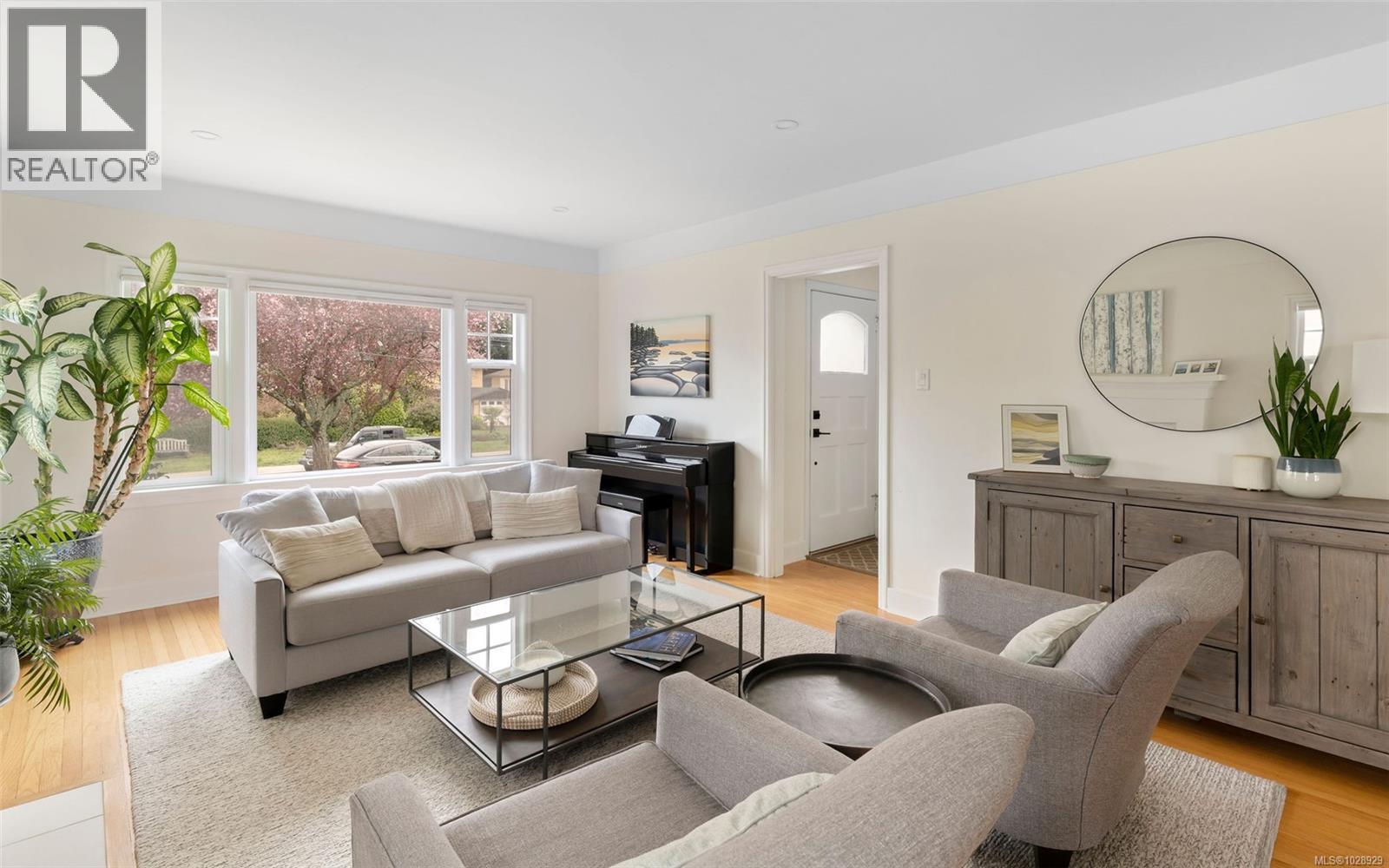  2399 Dalhousie Street, Oak Bay