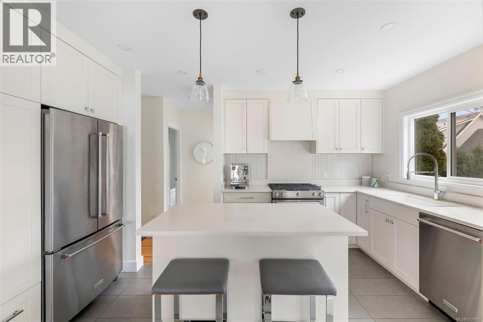  2399 Dalhousie Street, Oak Bay