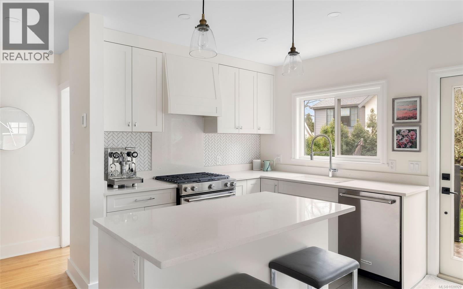  2399 Dalhousie Street, Oak Bay