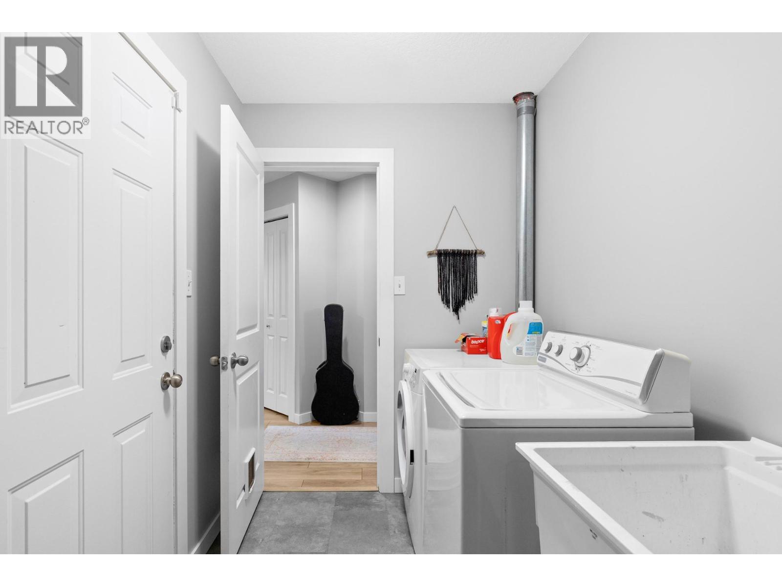 4007 Okanagan Avenue, Vernon