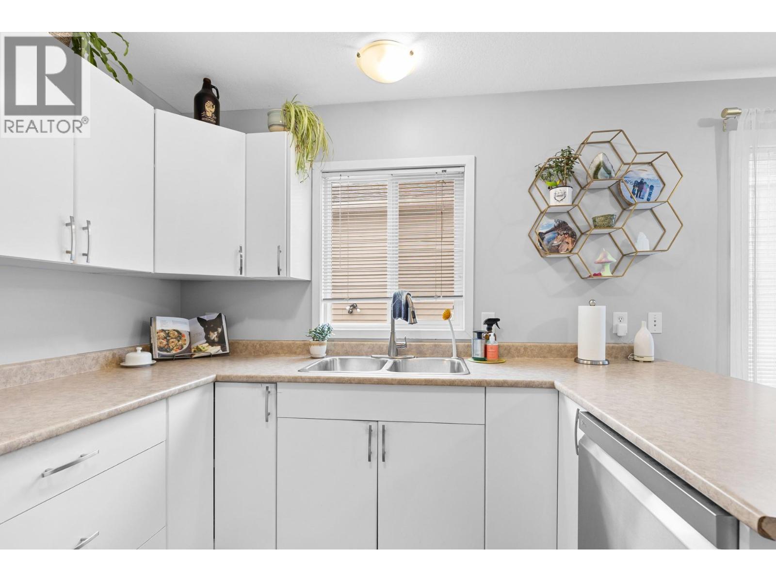 4007 Okanagan Avenue, Vernon