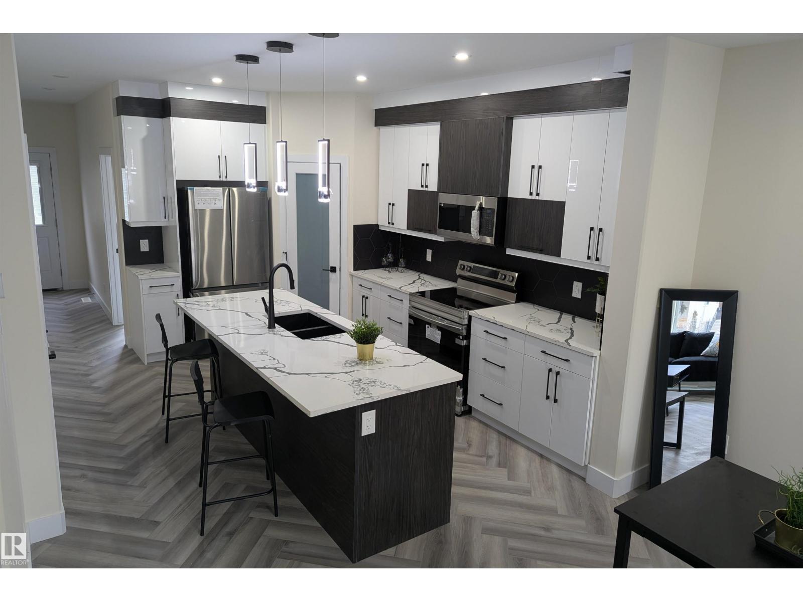 8319 81Ave NW - 10
