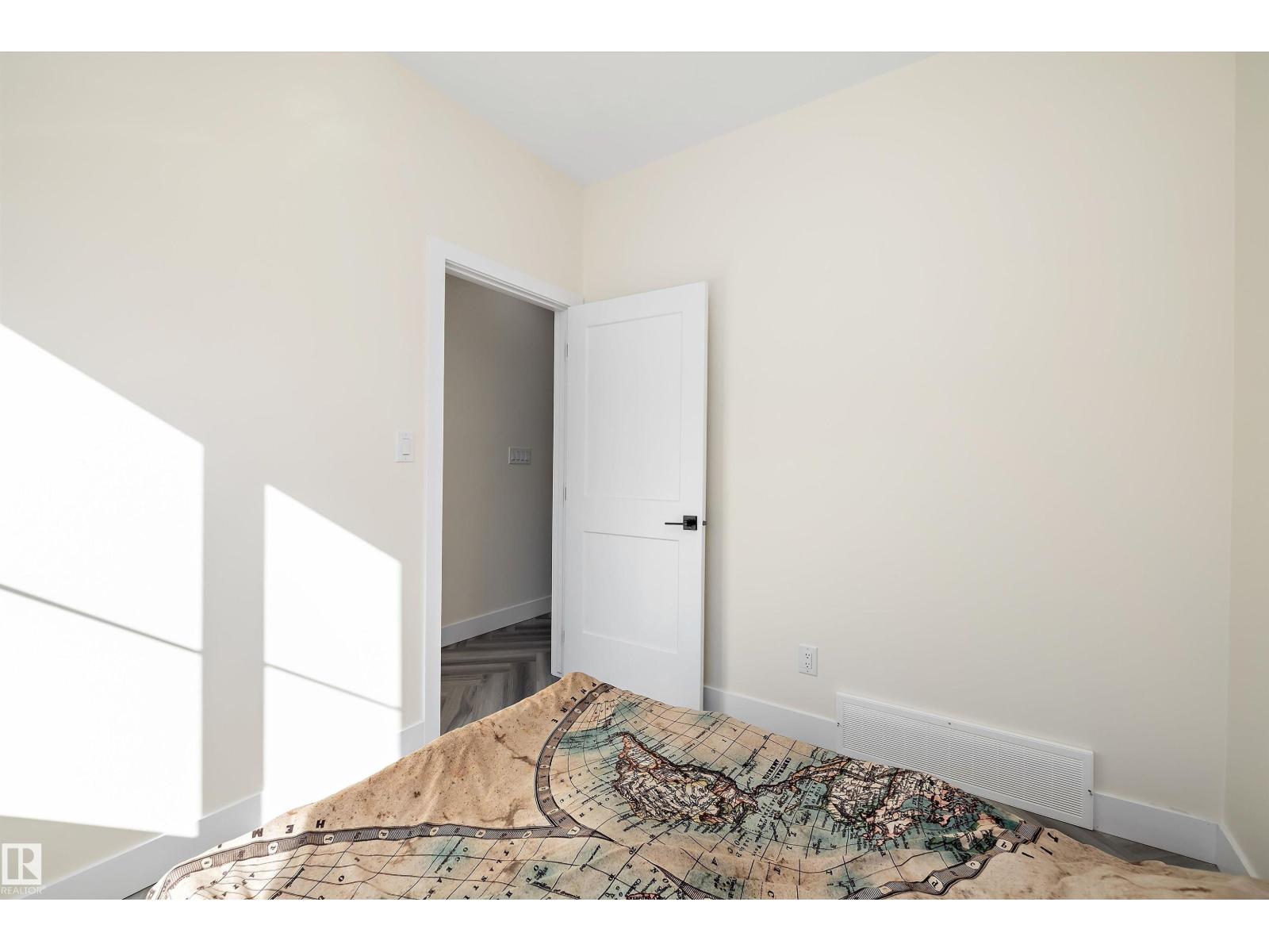 8319 81Ave NW - 12