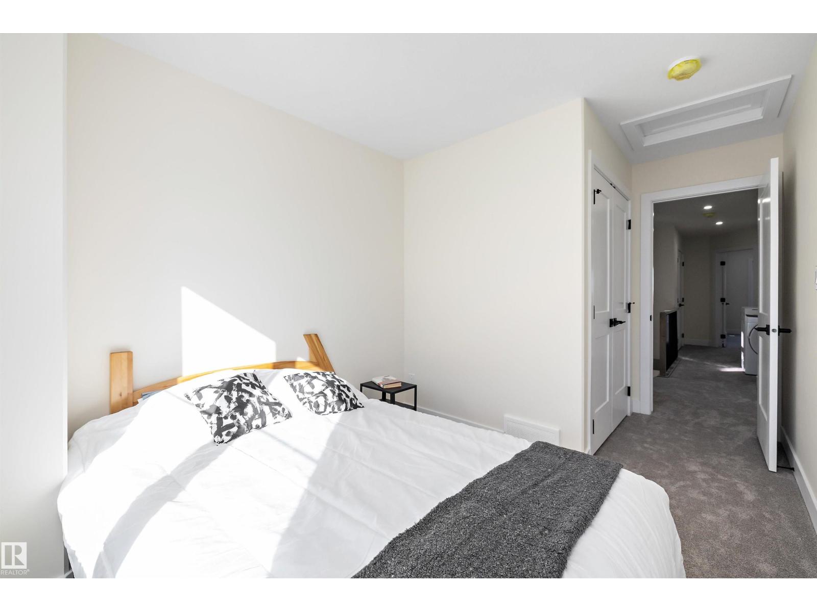 8319 81Ave NW - 29