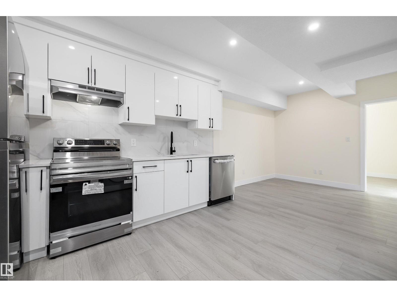 8319 81Ave NW - 32